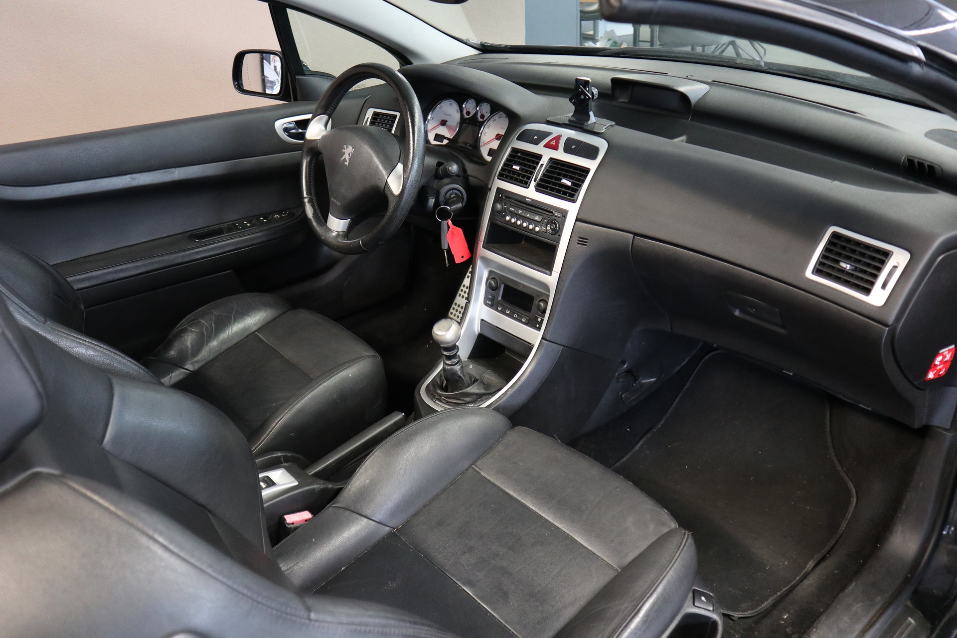 PEUGEOT 307 CC 2.0 HDI Dynamic-image-9