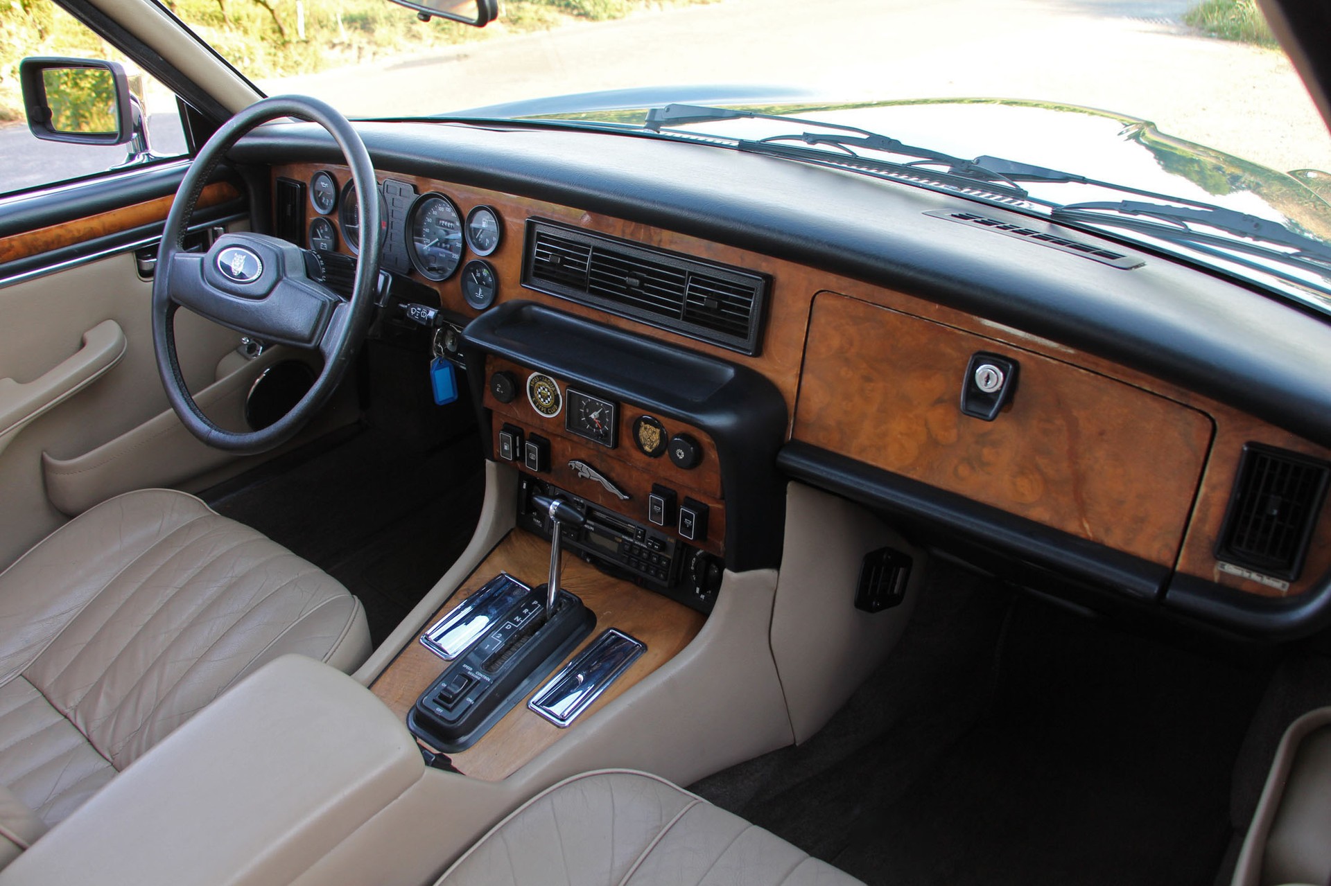 JAGUAR XJ6 4.2 Sovereign-image-9