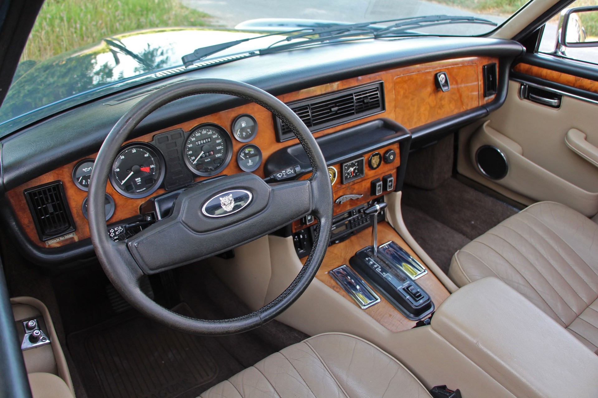 JAGUAR XJ6 4.2 Sovereign-image-6