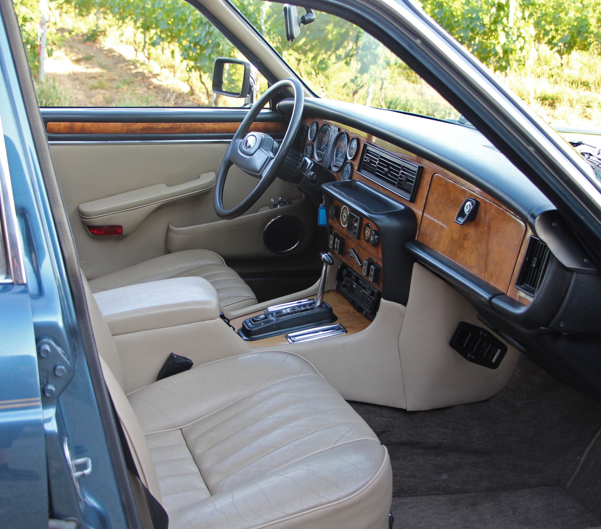 JAGUAR XJ6 4.2 Sovereign-image-10