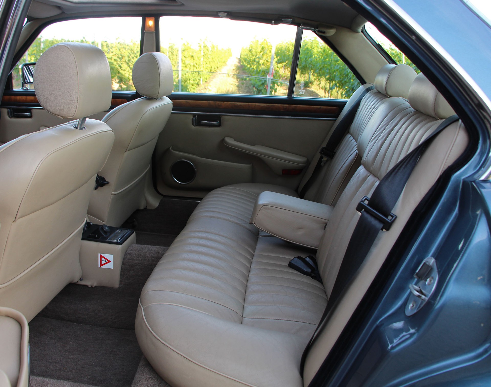 JAGUAR XJ6 4.2 Sovereign-image-8