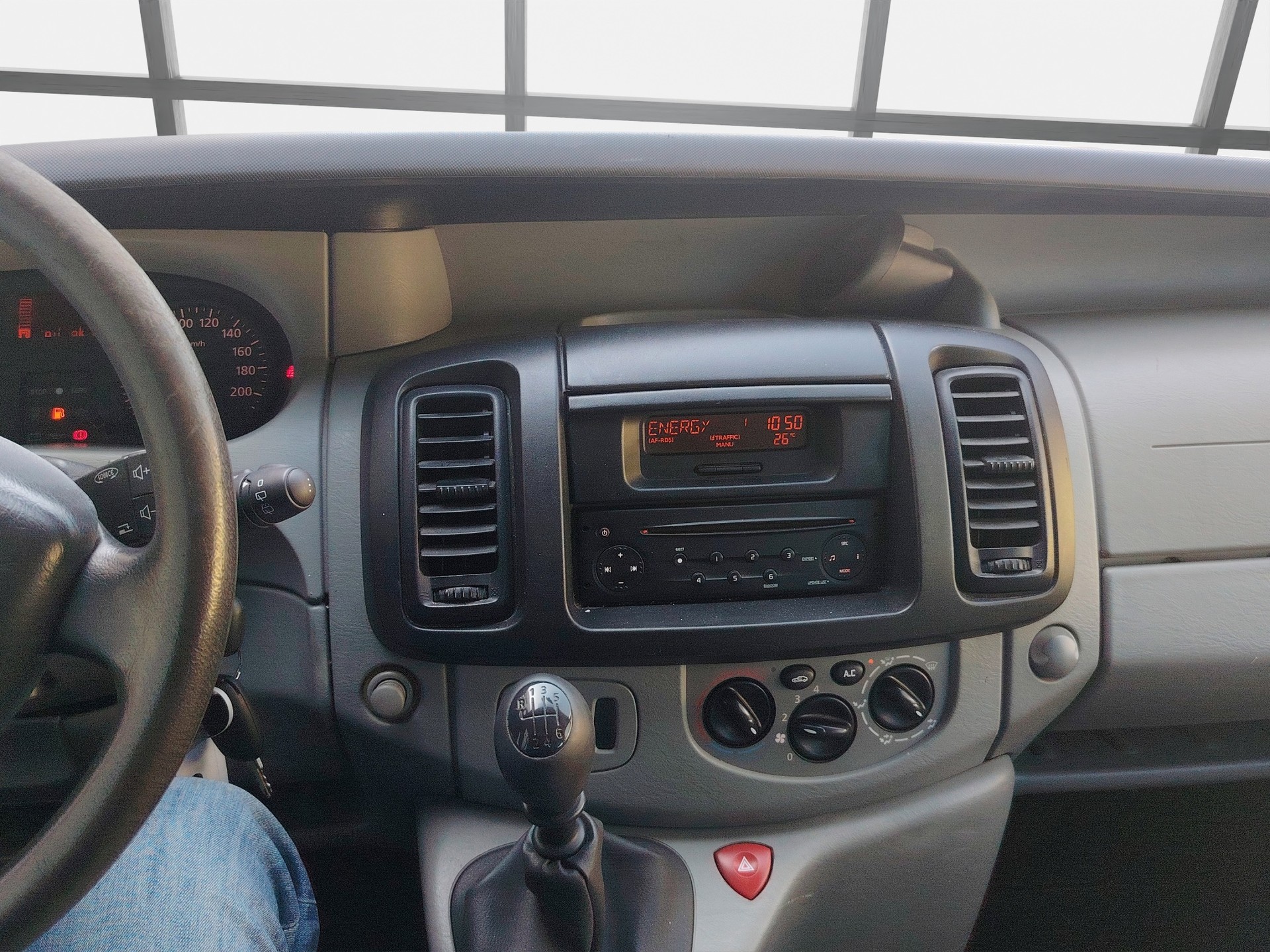 RENAULT Trafic 1.9 dCi 100 2.9t-image-11