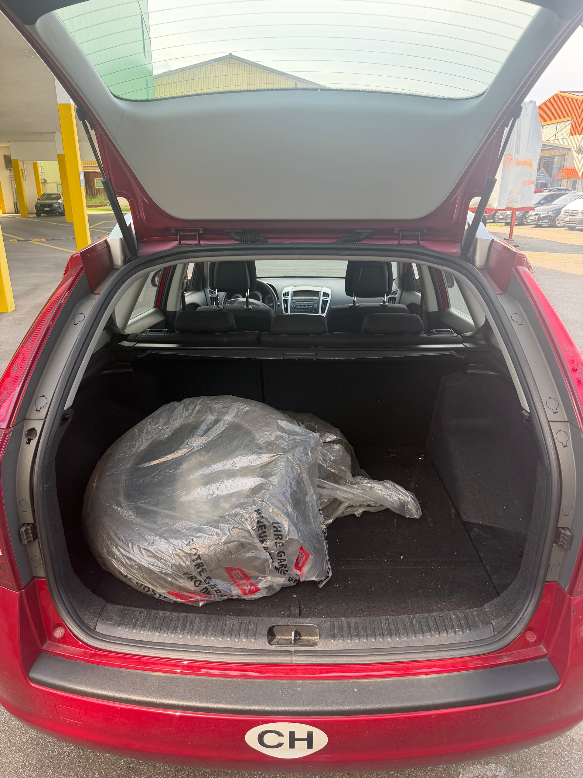 KIA Cee'd Sporty Wagon 1.4 16V Eco-image-14