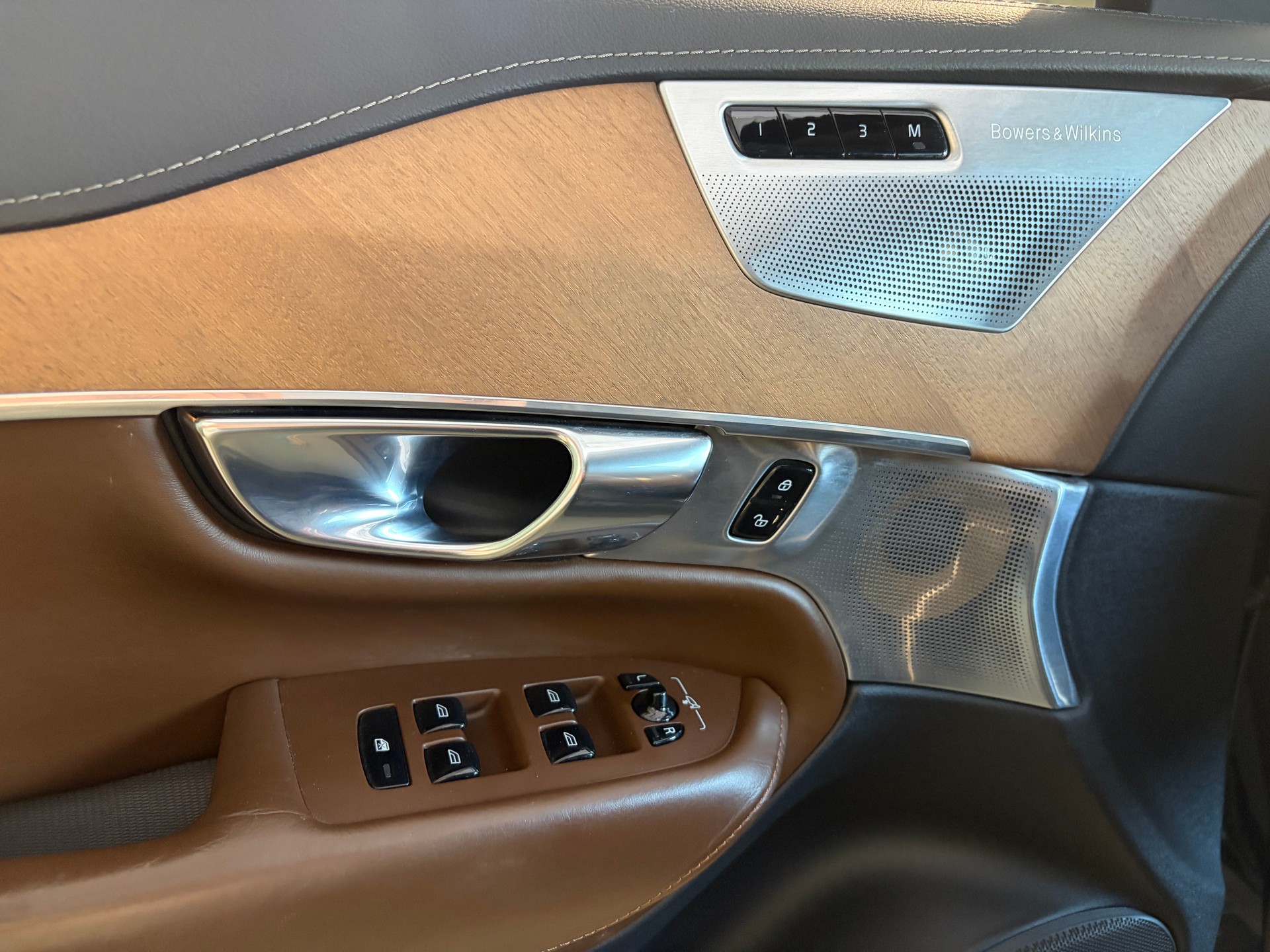 VOLVO XC90 D5 AWD Inscription Geartronic * STANDHEIZUNG*ANHÄNGERKUPPLUNG*-image-15