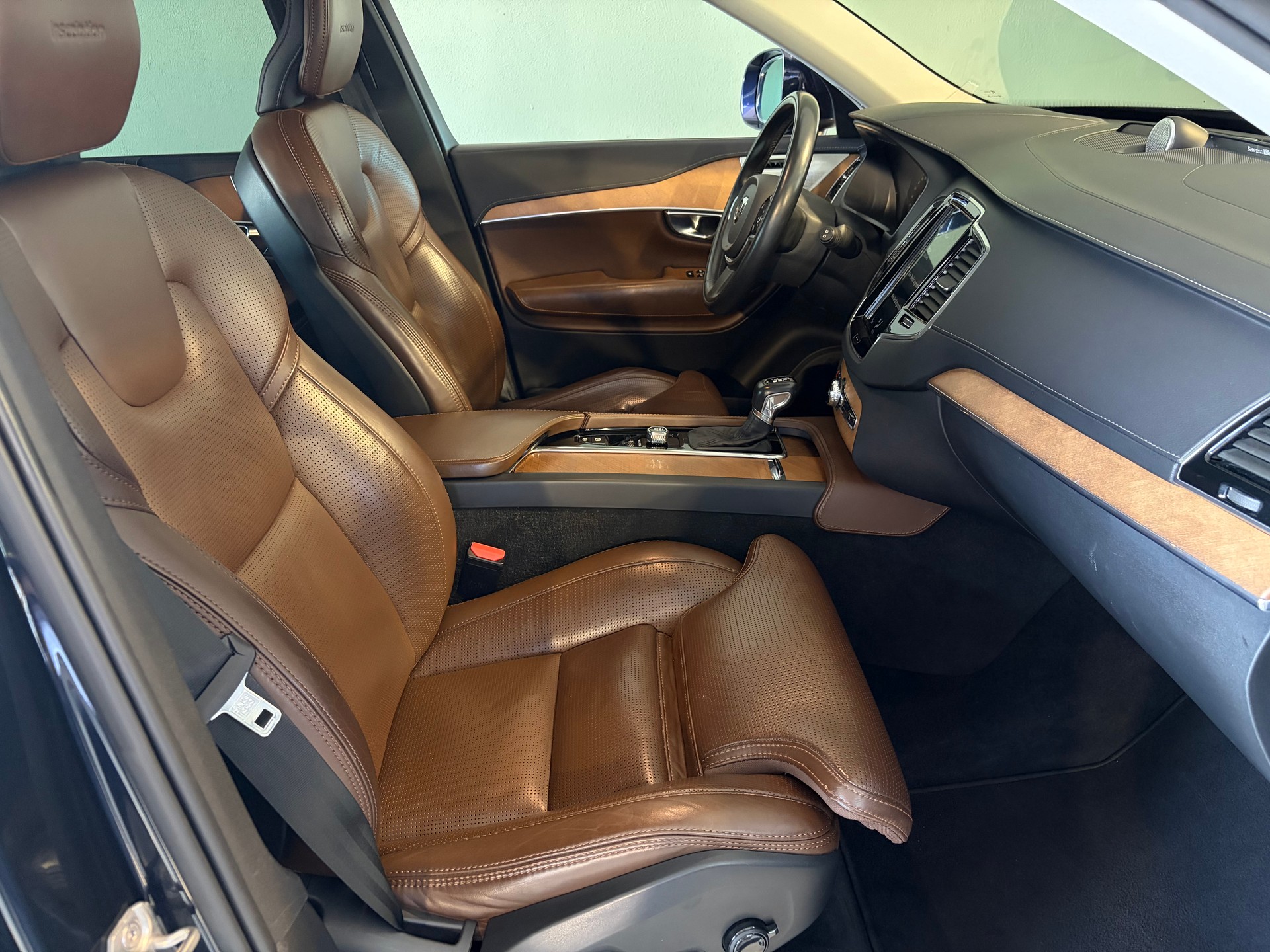 VOLVO XC90 D5 AWD Inscription Geartronic * STANDHEIZUNG*ANHÄNGERKUPPLUNG*-image-14