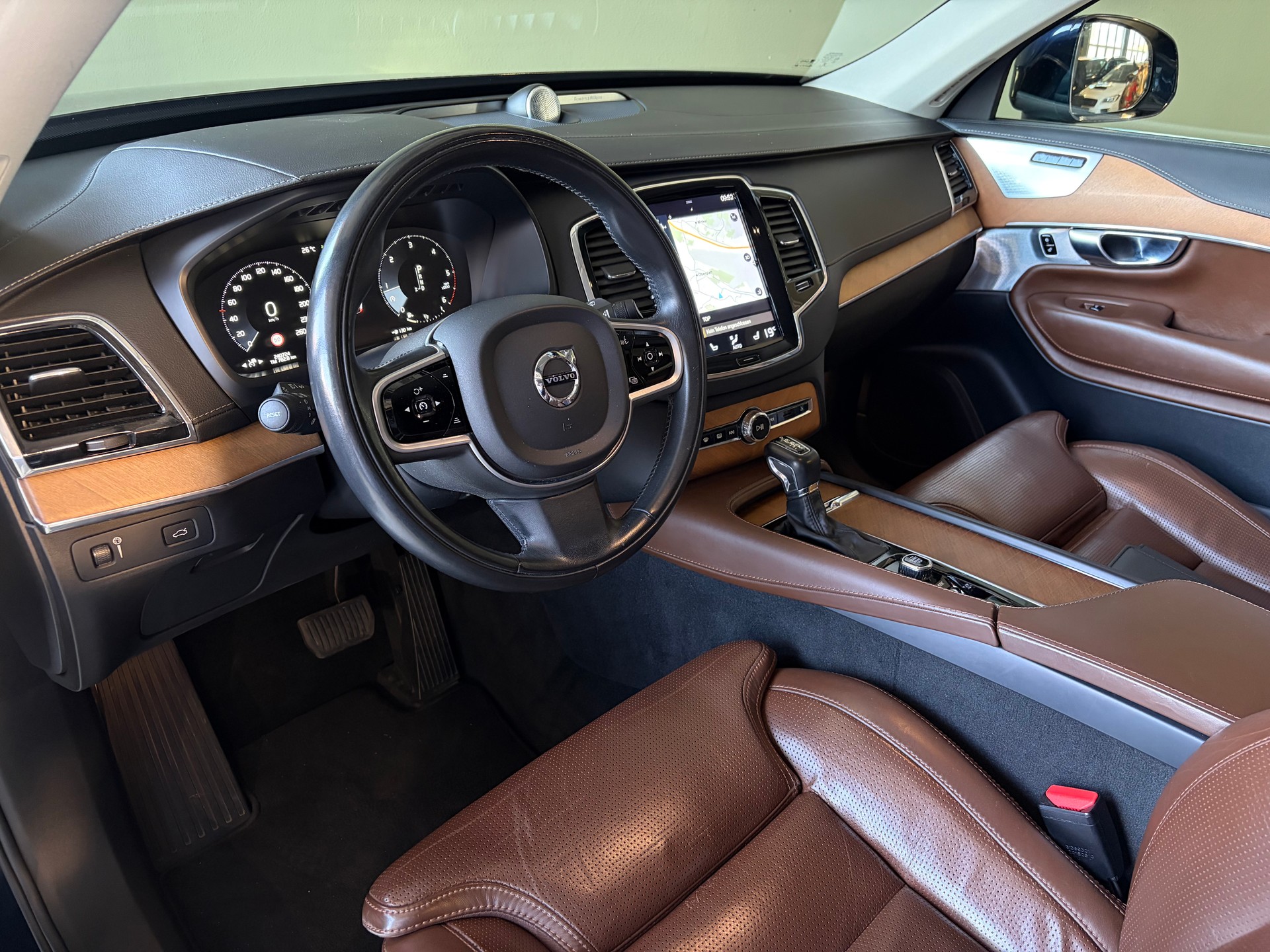 VOLVO XC90 D5 AWD Inscription Geartronic * STANDHEIZUNG*ANHÄNGERKUPPLUNG*-image-20
