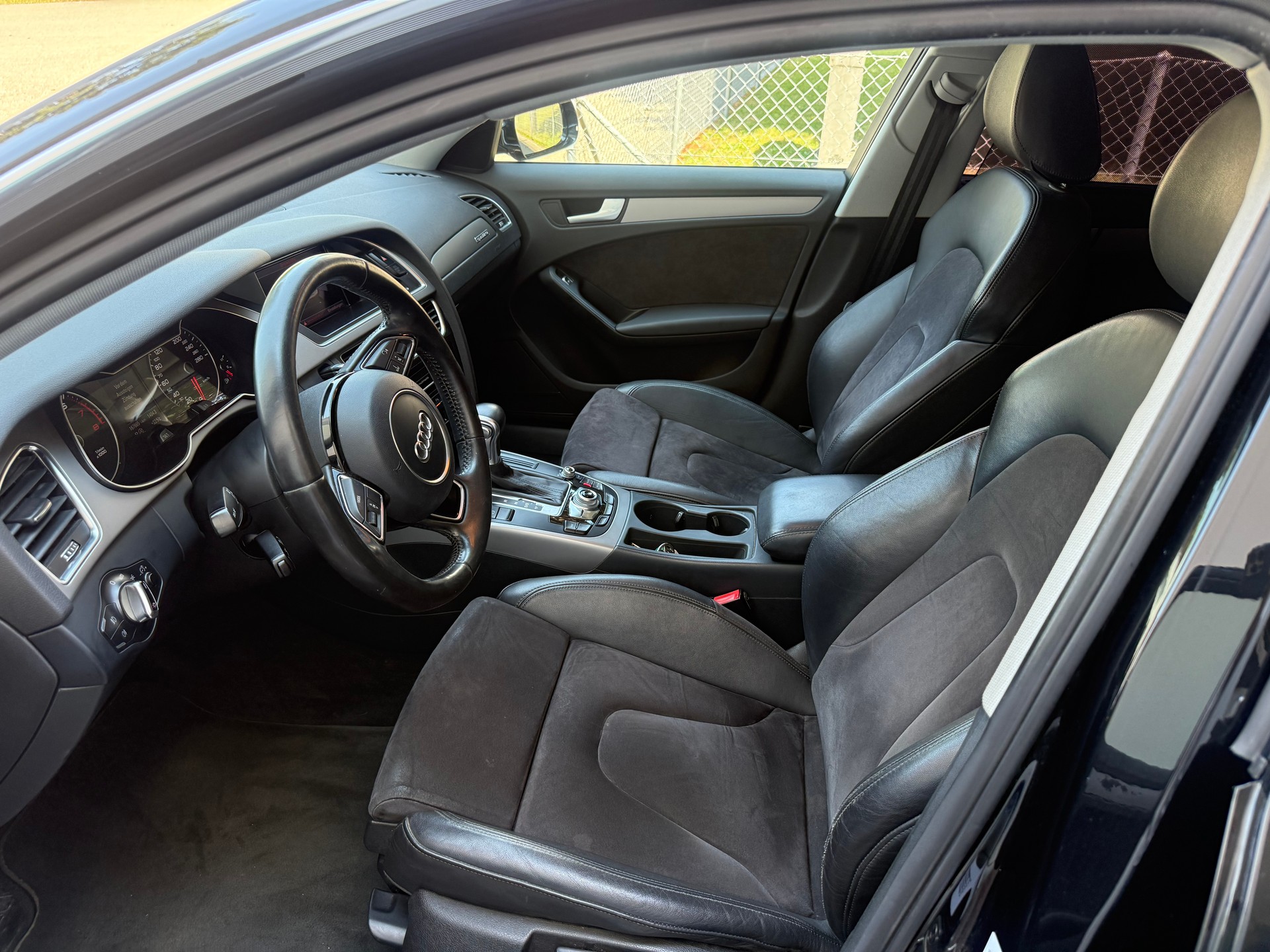 AUDI A4 Avant 2.0 TFSI quattro s-tronic-image-6