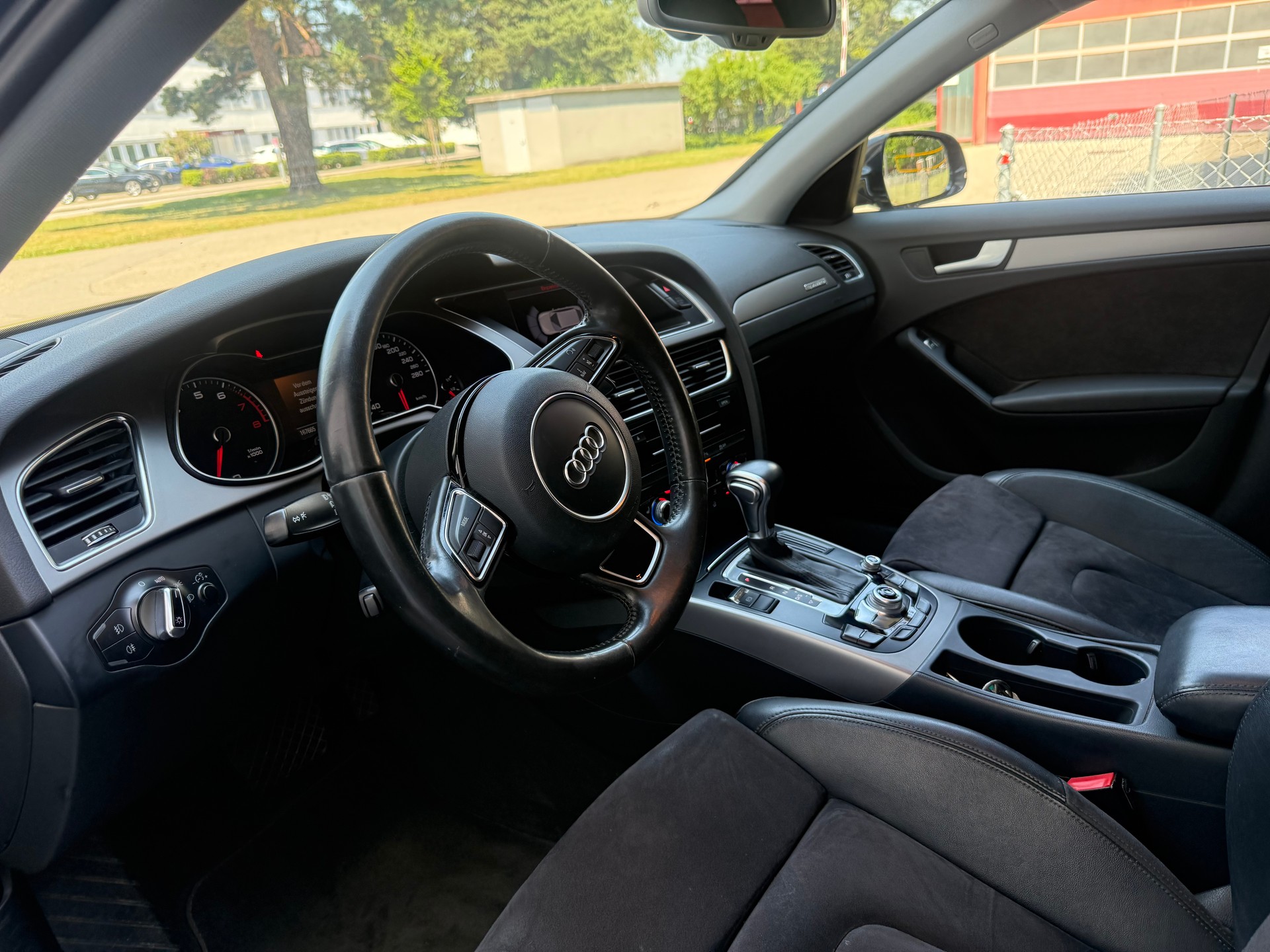 AUDI A4 Avant 2.0 TFSI quattro s-tronic-image-7