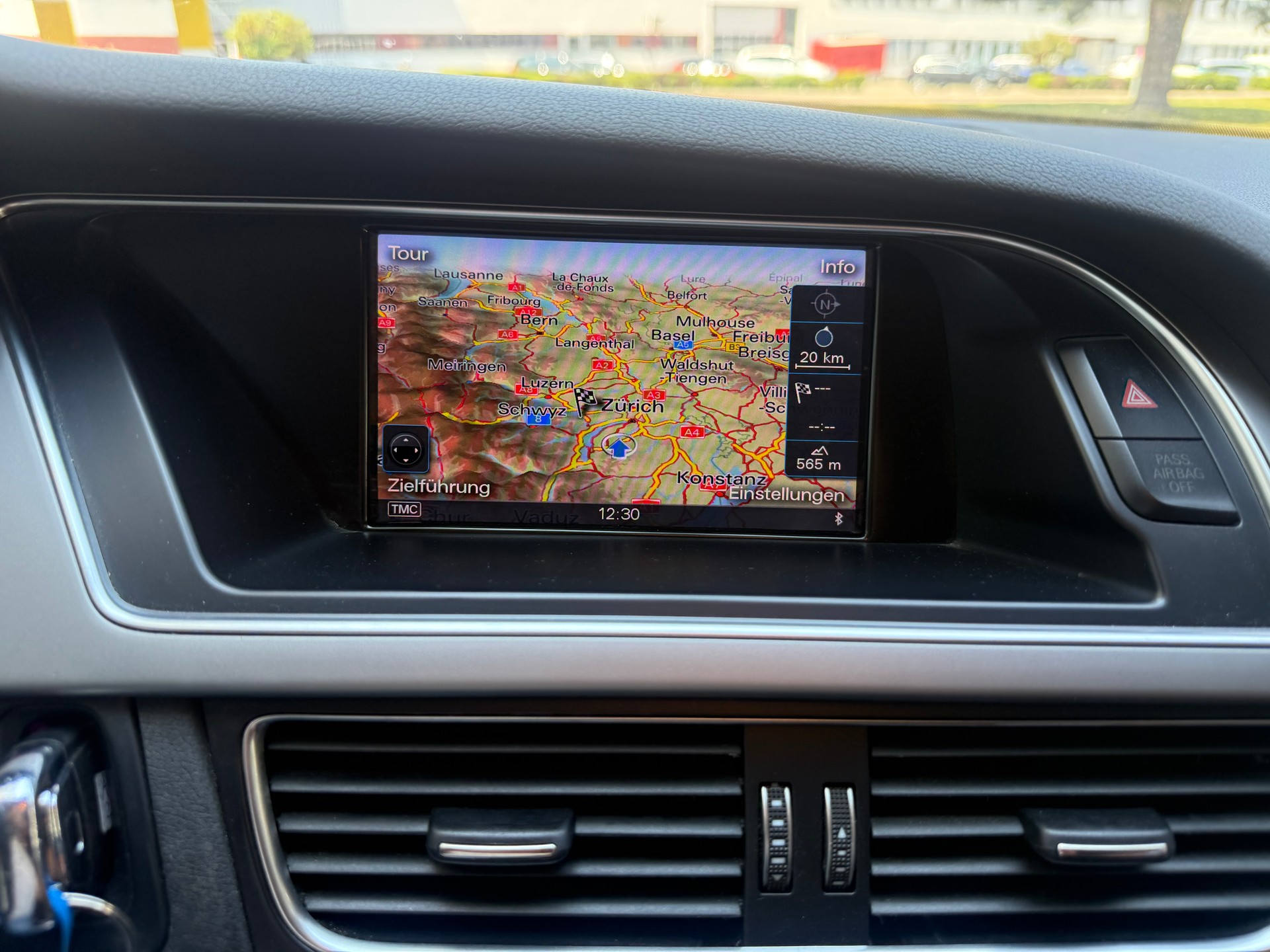 AUDI A4 Avant 2.0 TFSI quattro s-tronic-image-8