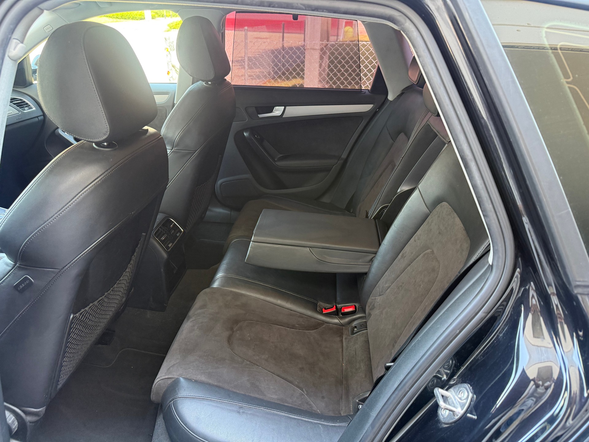 AUDI A4 Avant 2.0 TFSI quattro s-tronic-image-10