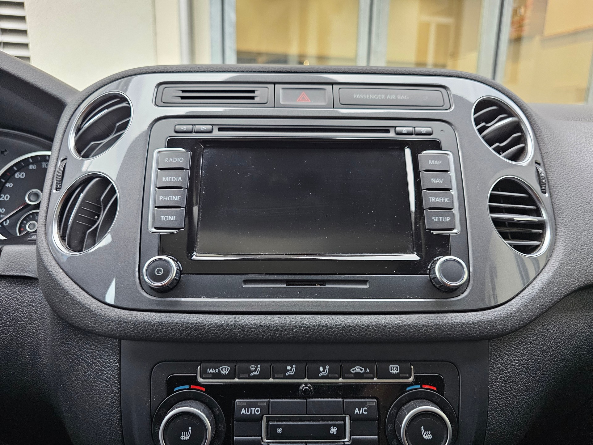 VW Tiguan 1.4 TSI Sport&Style 4Motion-image-14