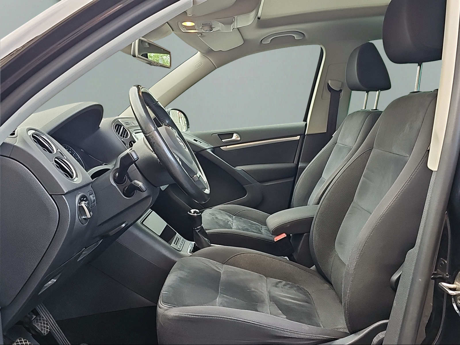 VW Tiguan 1.4 TSI Sport&Style 4Motion-image-9