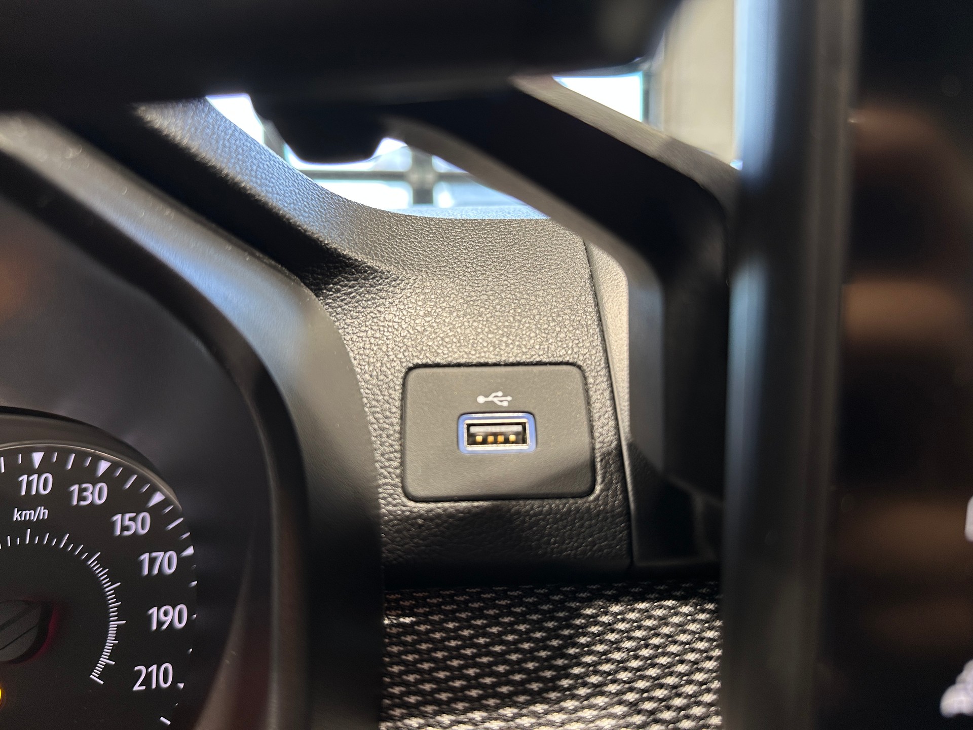 DACIA Sandero Stepway TCe 90 Comfort CVT-image-19