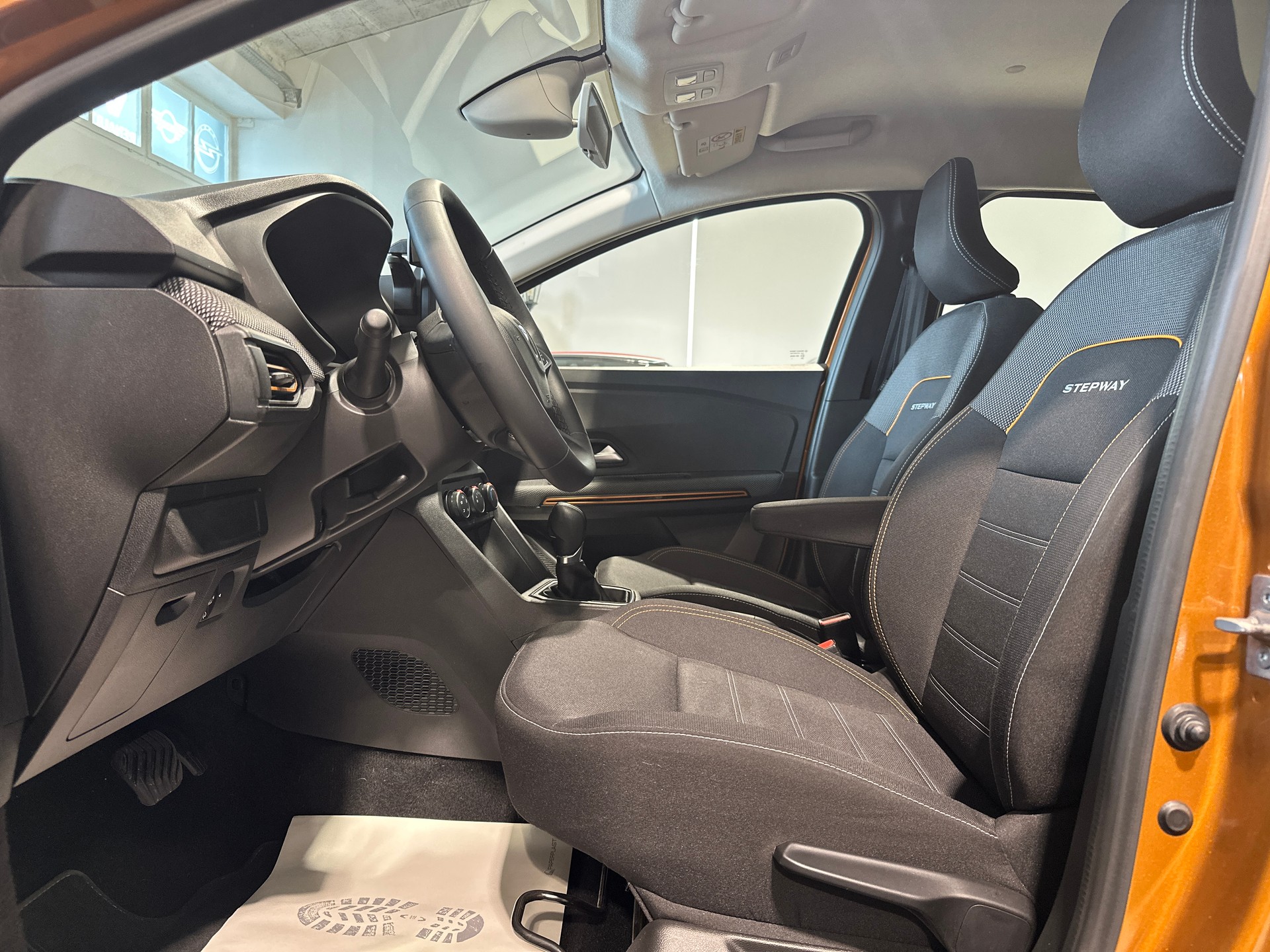 DACIA Sandero Stepway TCe 90 Comfort CVT-image-13