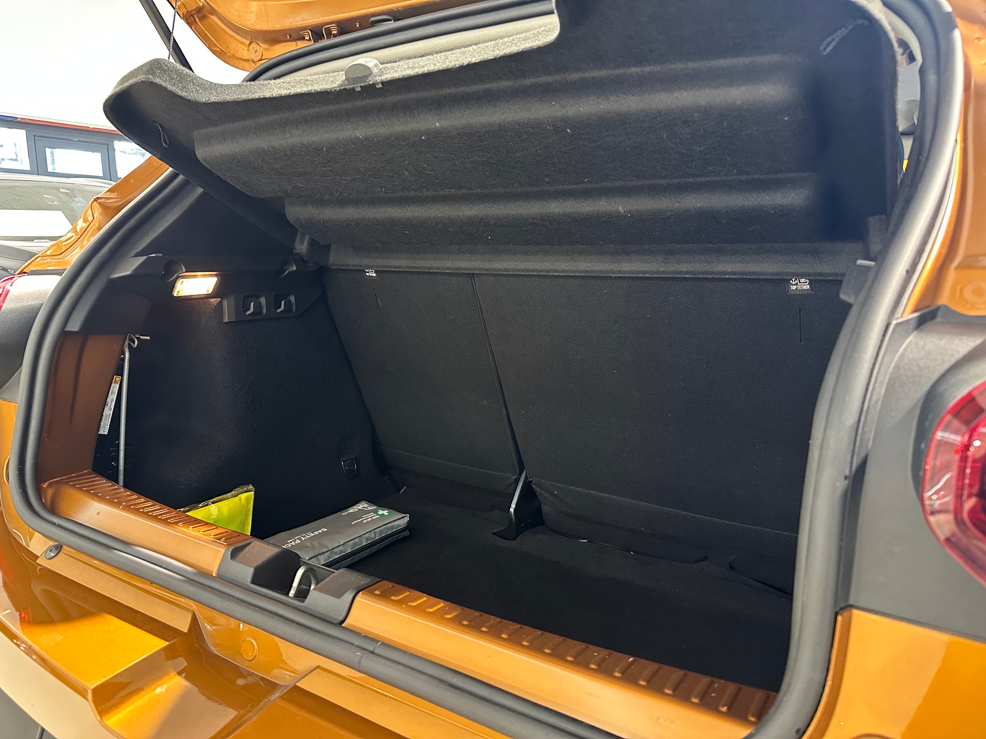 DACIA Sandero Stepway TCe 90 Comfort CVT-image-8
