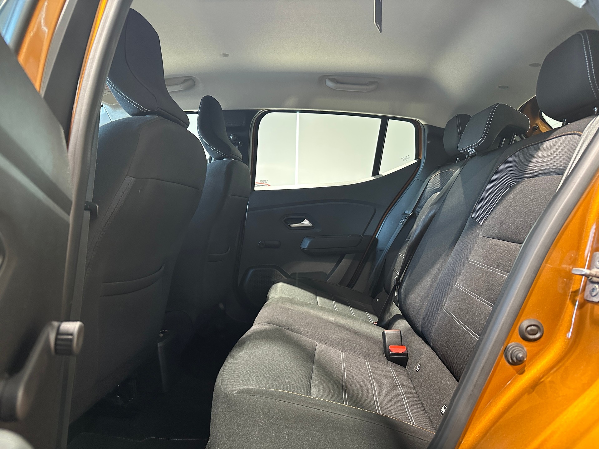DACIA Sandero Stepway TCe 90 Comfort CVT-image-15