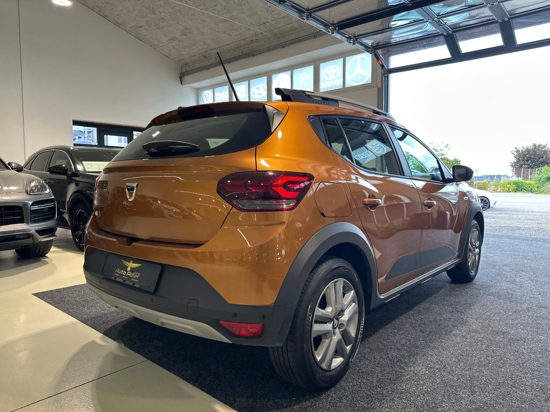 DACIA Sandero Stepway TCe 90 Comfort CVT-image-10