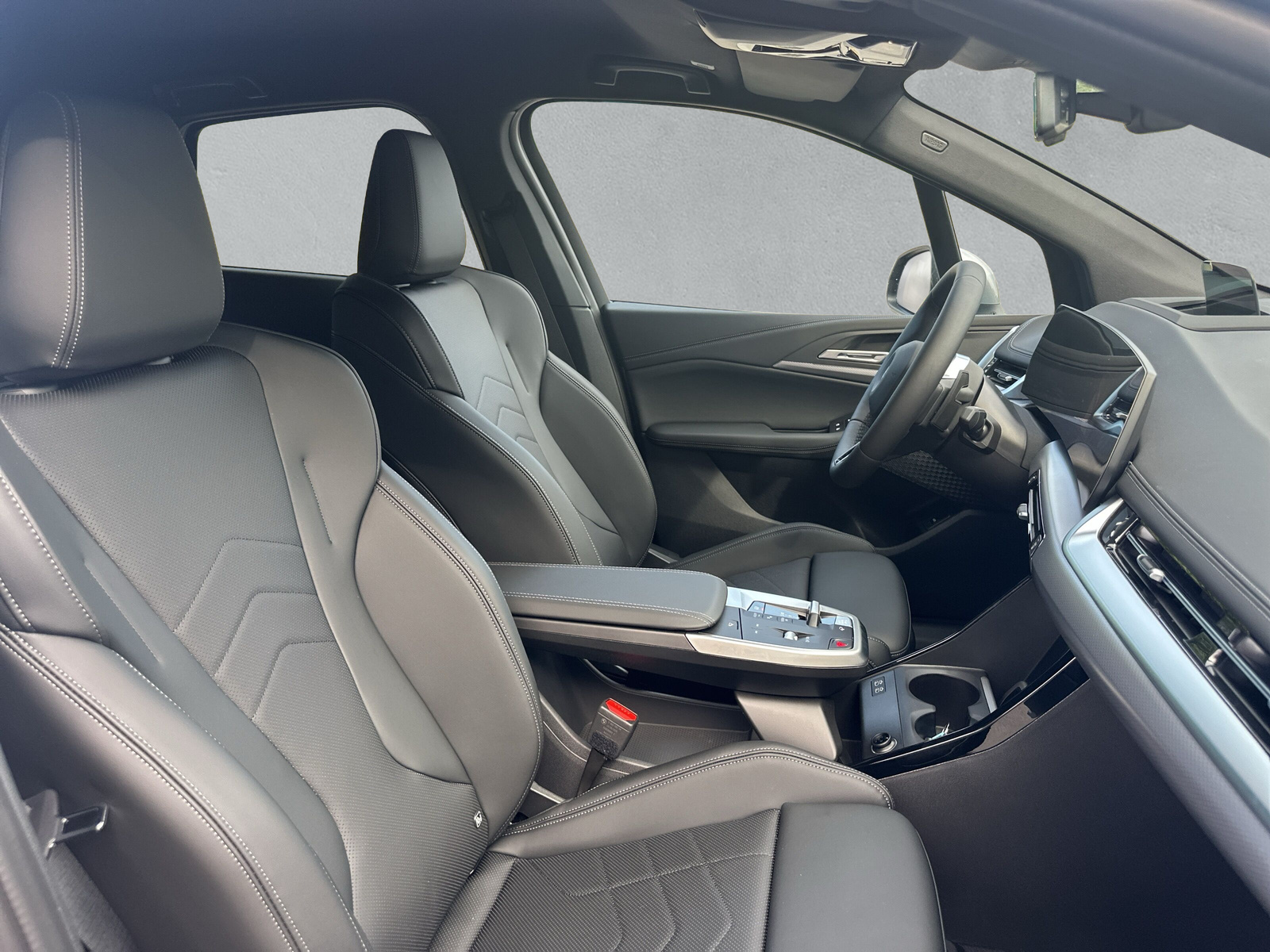 BMW 225e xDrive Active Tourer-image-12
