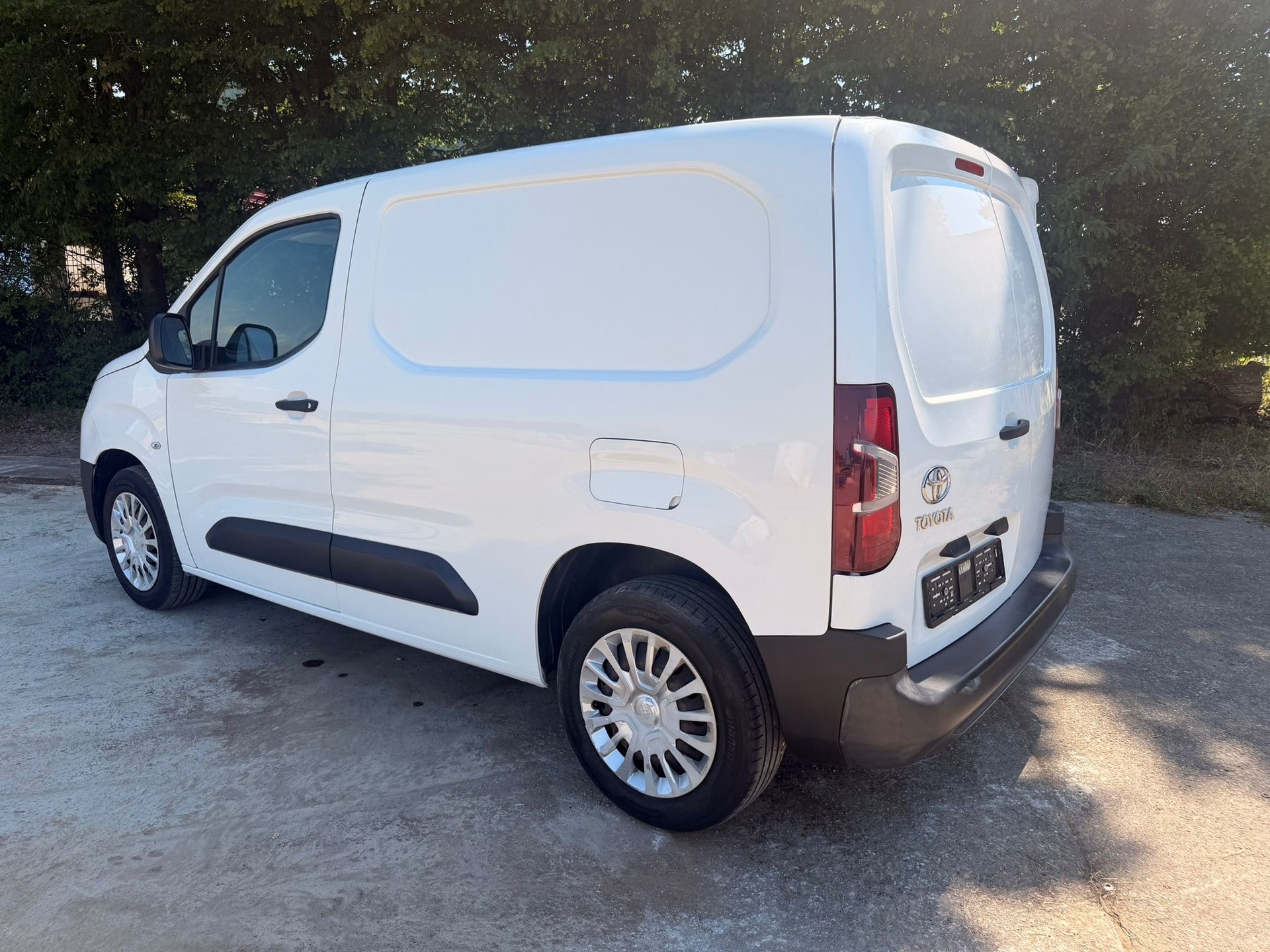 TOYOTA Proace City Van 1.5D Profi Medium-image-4