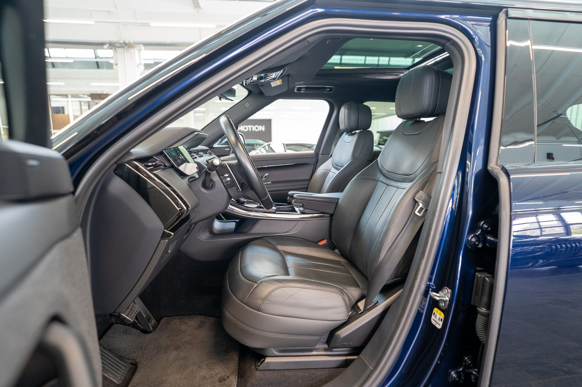LAND ROVER Range Rover Sport 3.0 I6 300 HSE Dynamic-image-8