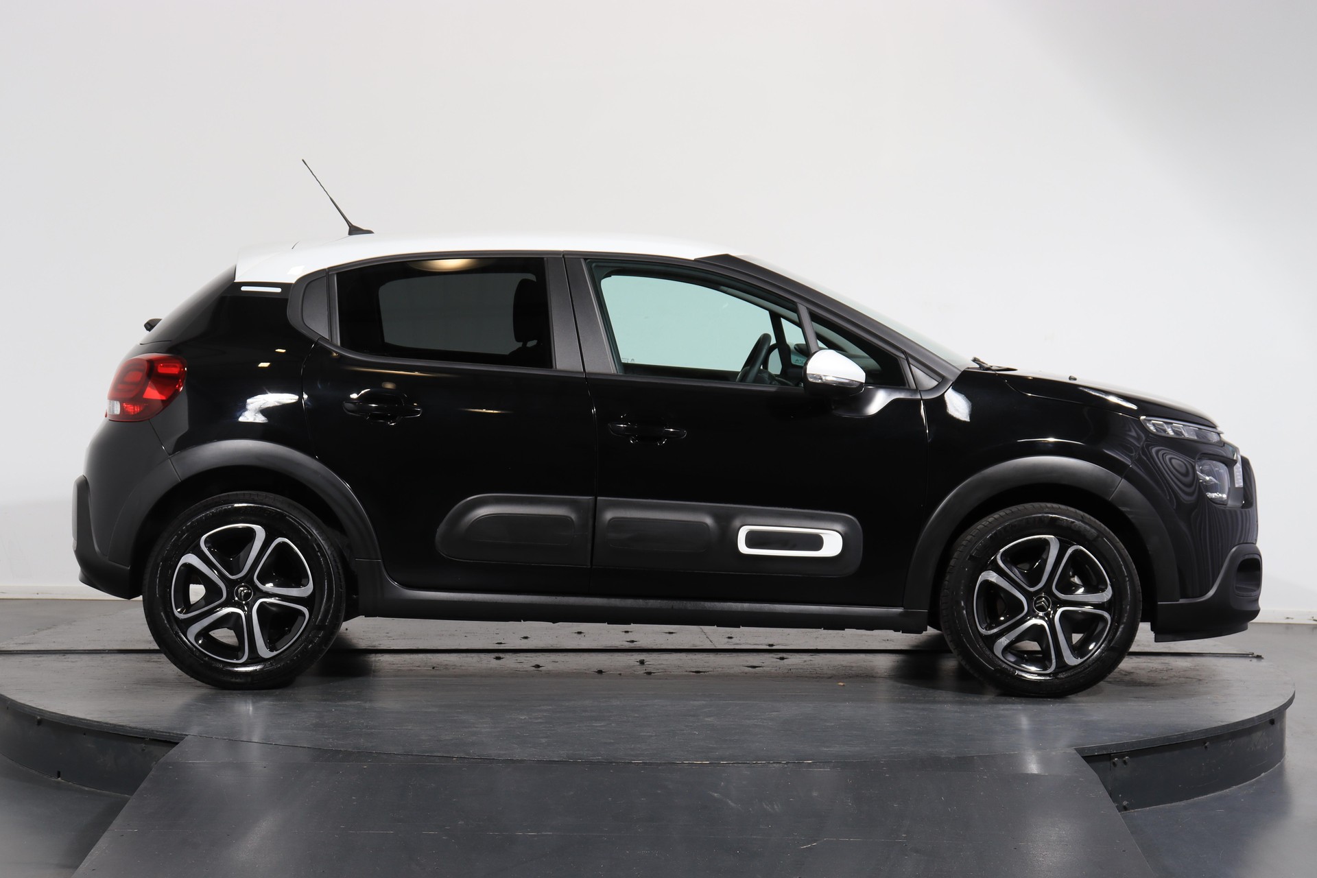CITROEN C3 1.2 PureTech Swiss Edition S/S-image-1