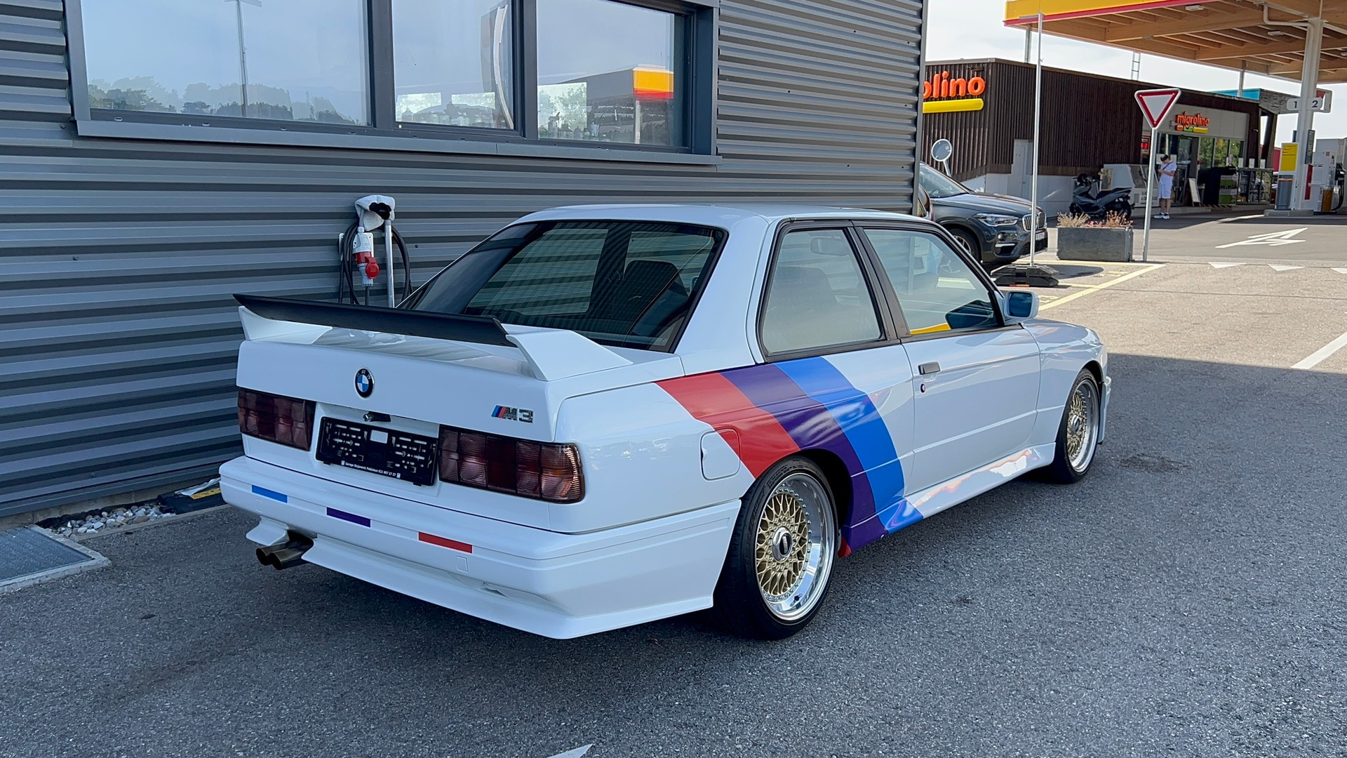 BMW M3-image-5