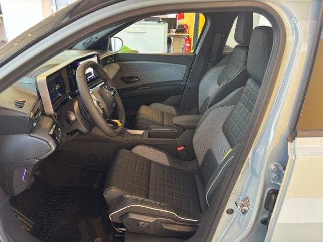 RENAULT R4 E-Tech Comfort Range 52 kWh Iconic-image-11