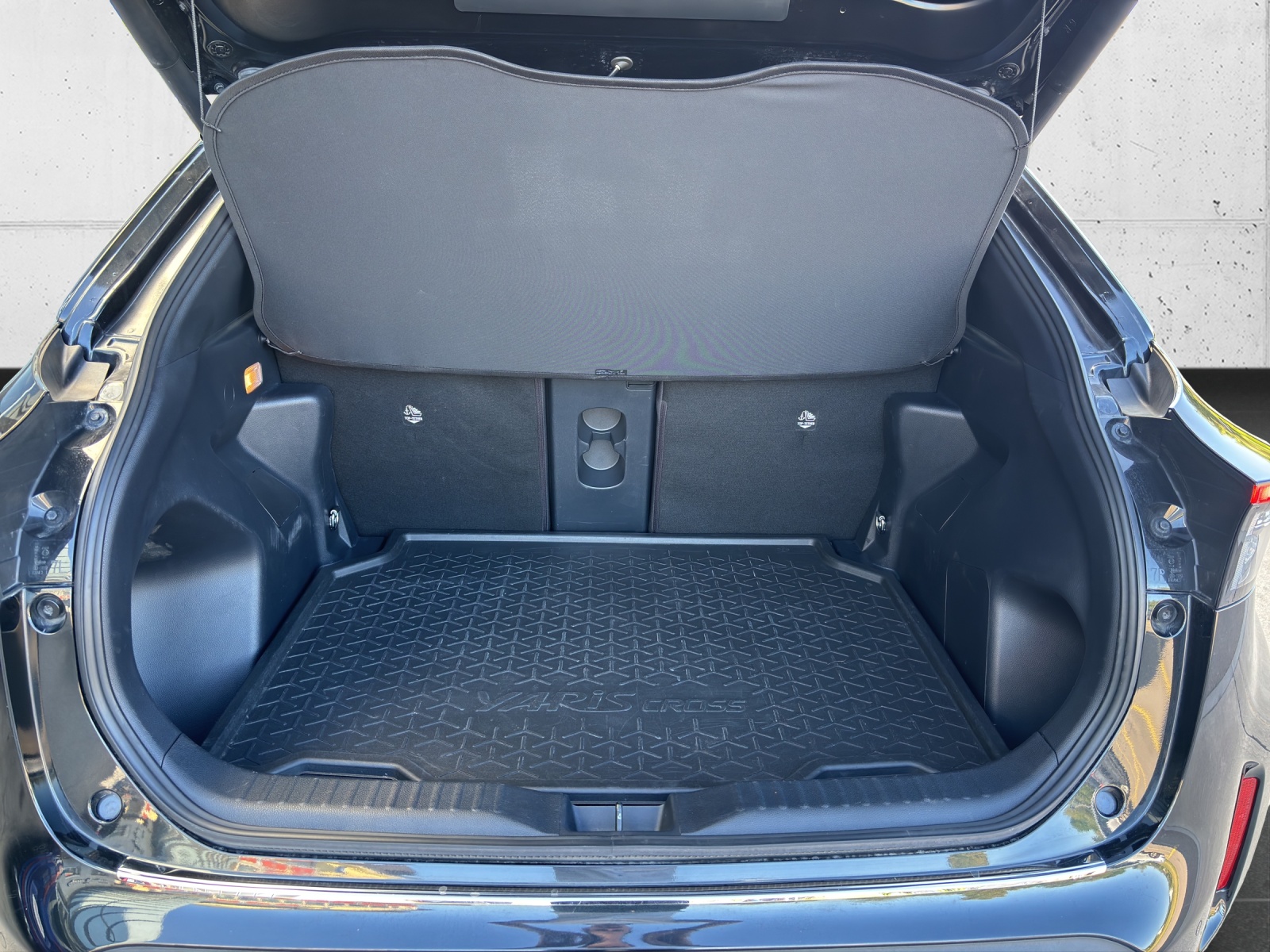 TOYOTA Yaris Cross 1.5 Trend e-CVT AWDi-image-11