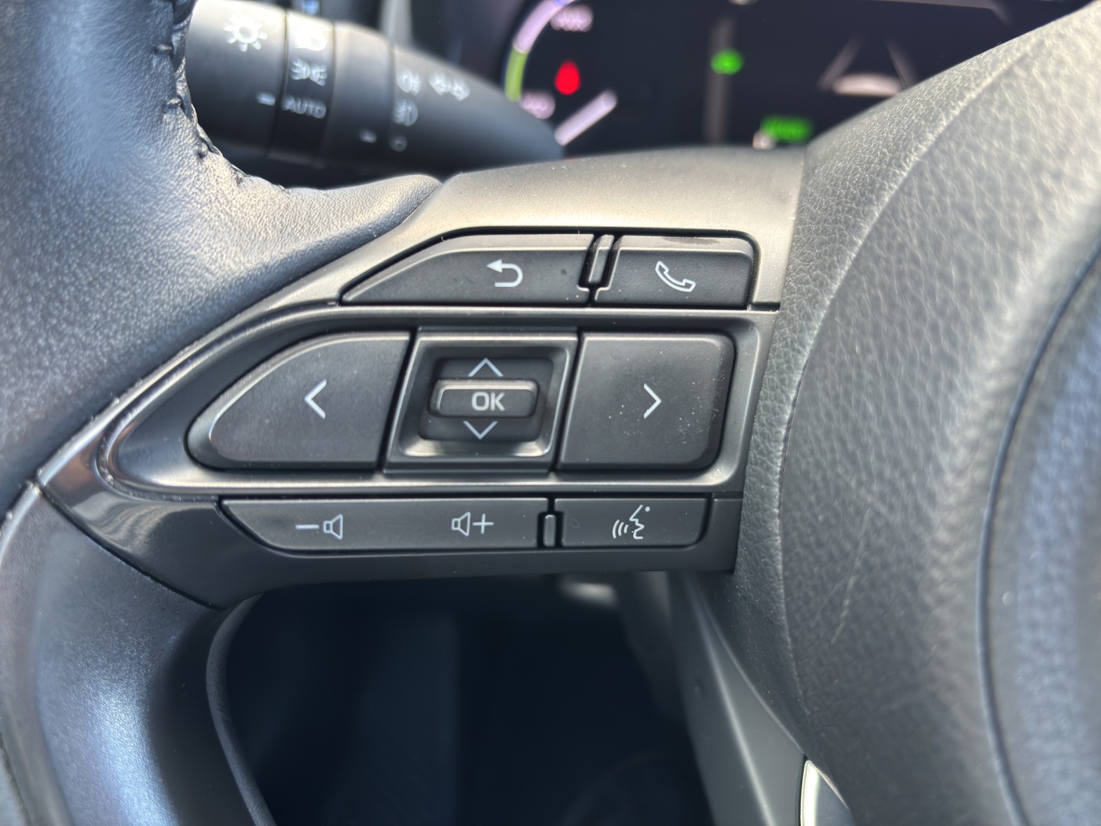 TOYOTA Yaris Cross 1.5 Trend e-CVT AWDi-image-14