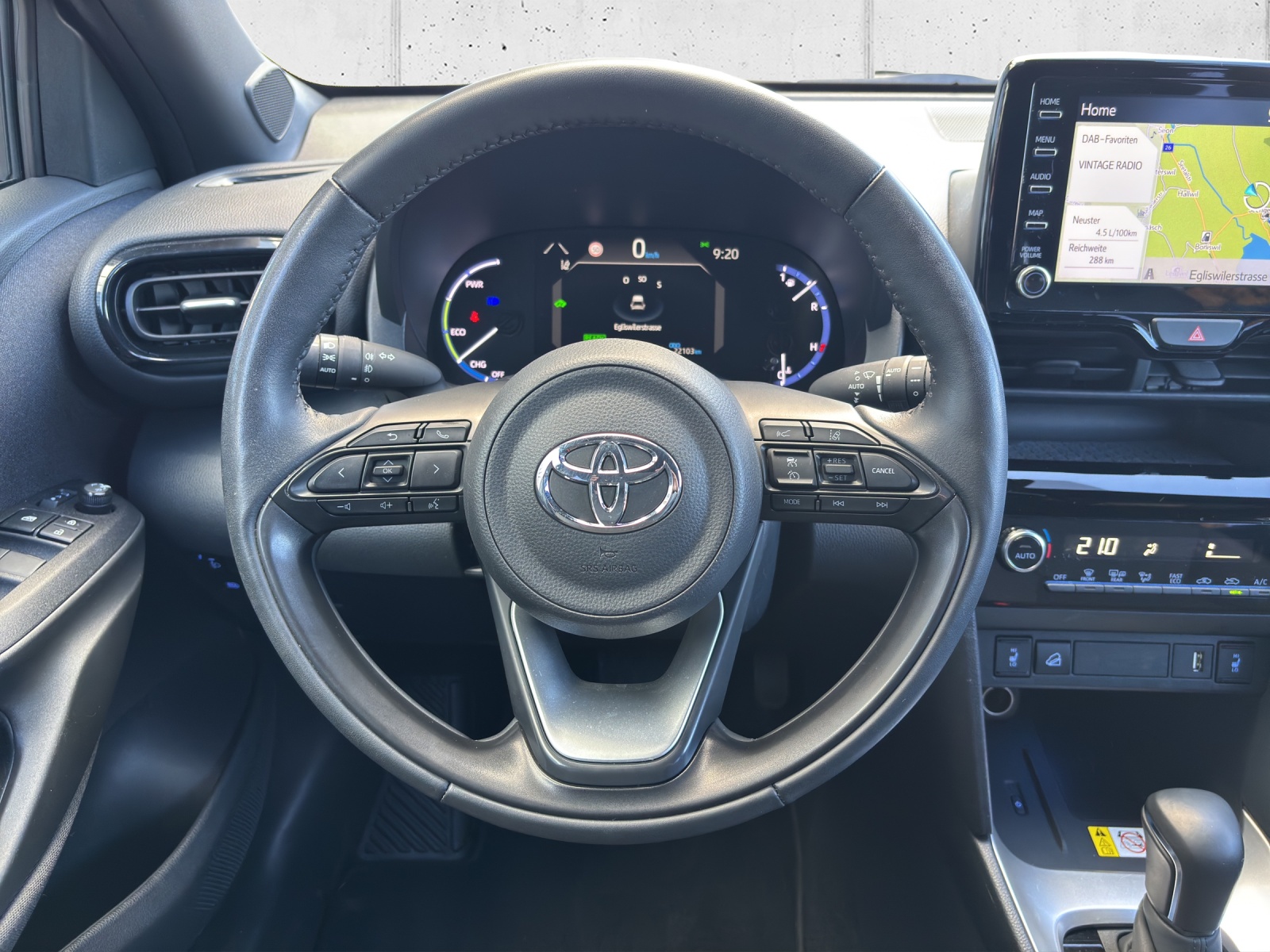 TOYOTA Yaris Cross 1.5 Trend e-CVT AWDi-image-13