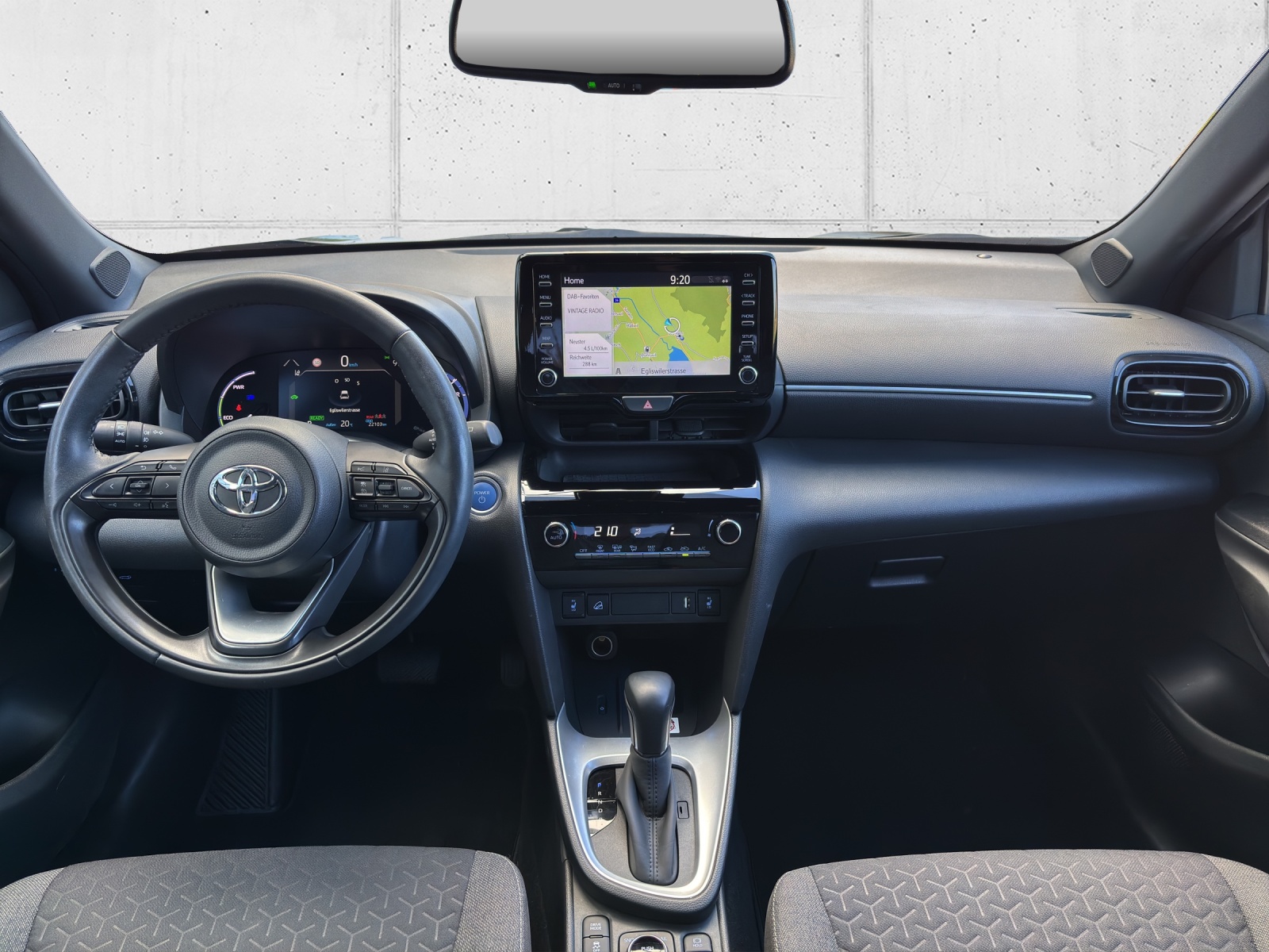 TOYOTA Yaris Cross 1.5 Trend e-CVT AWDi-image-12