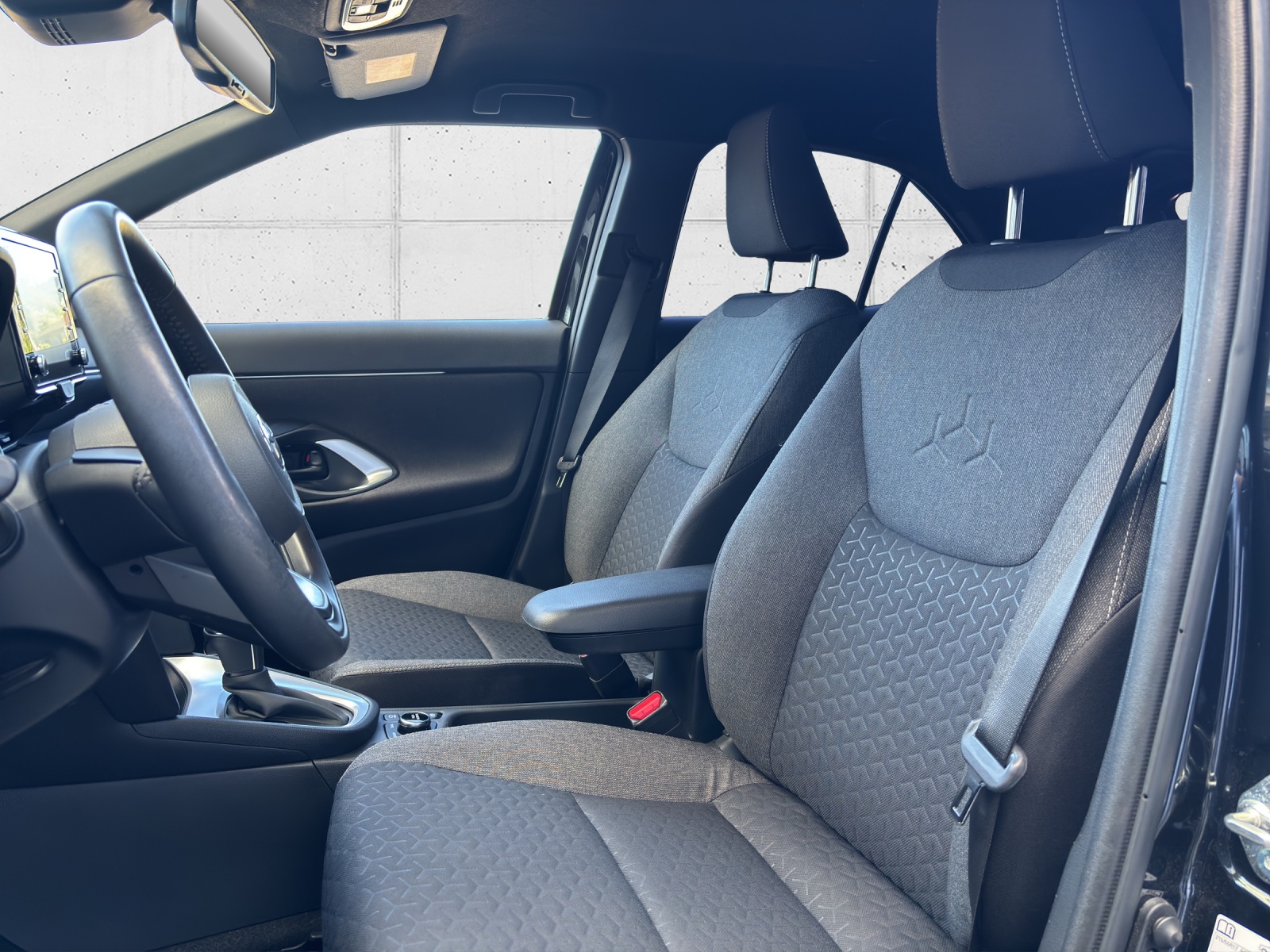 TOYOTA Yaris Cross 1.5 Trend e-CVT AWDi-image-9