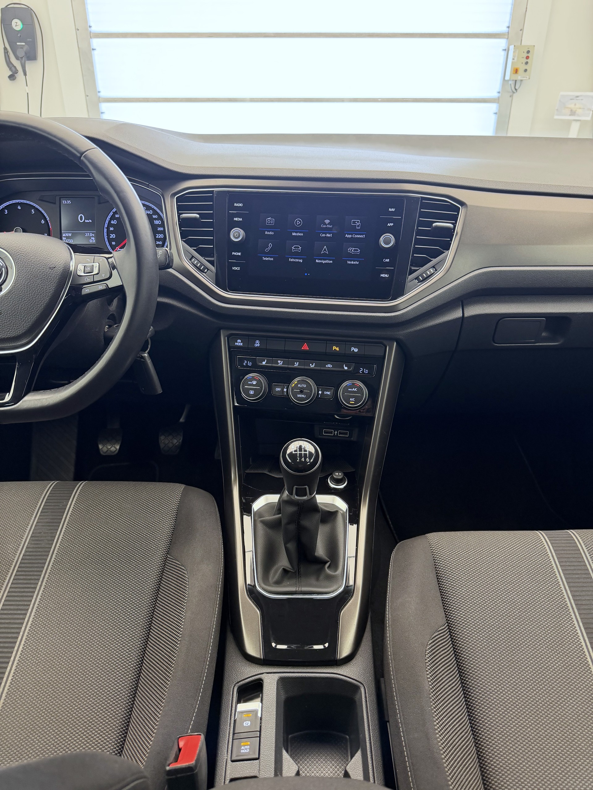 VW T-Roc 1.0 TSI Advance-image-9
