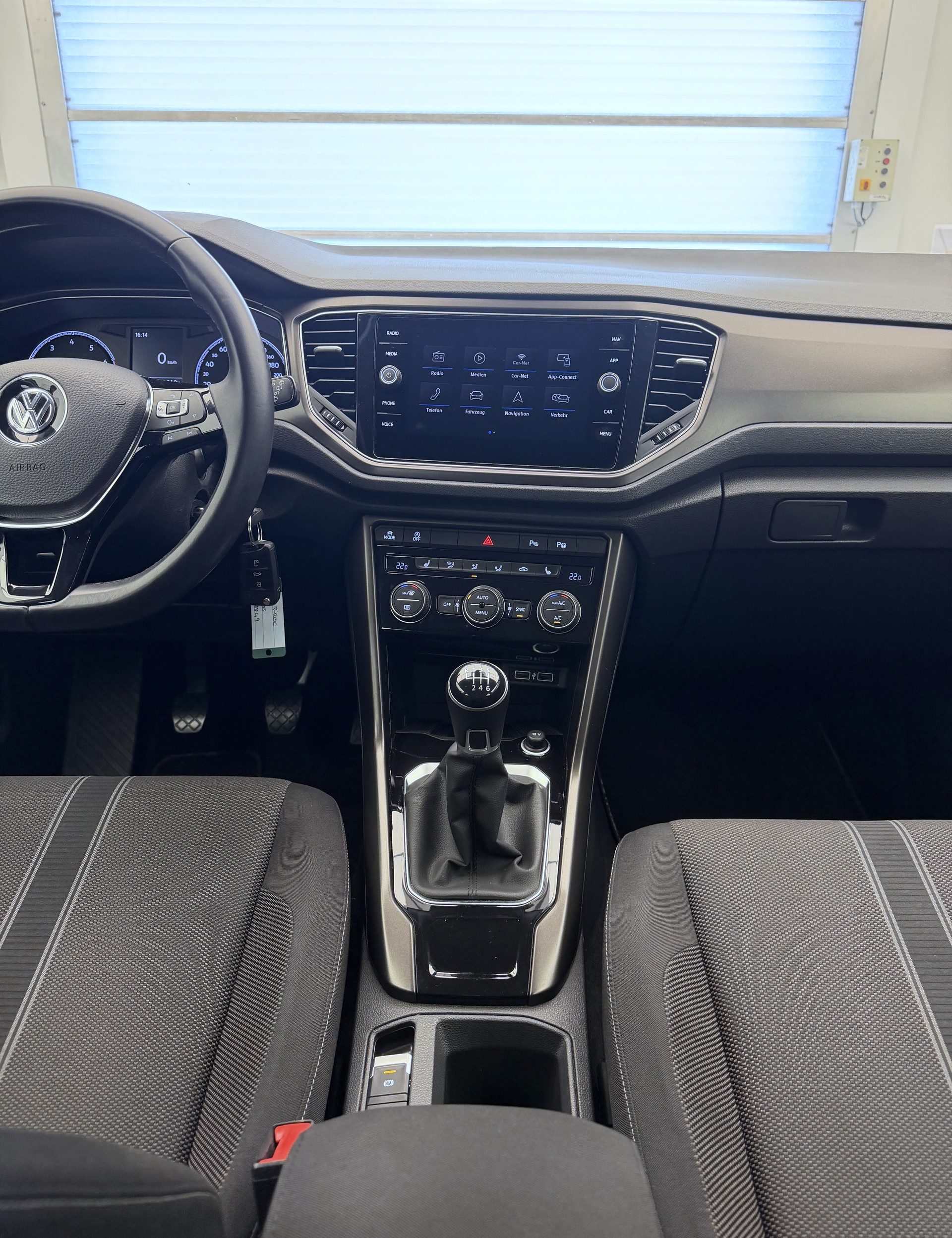 VW T-Roc 1.0 TSI Advance-image-8