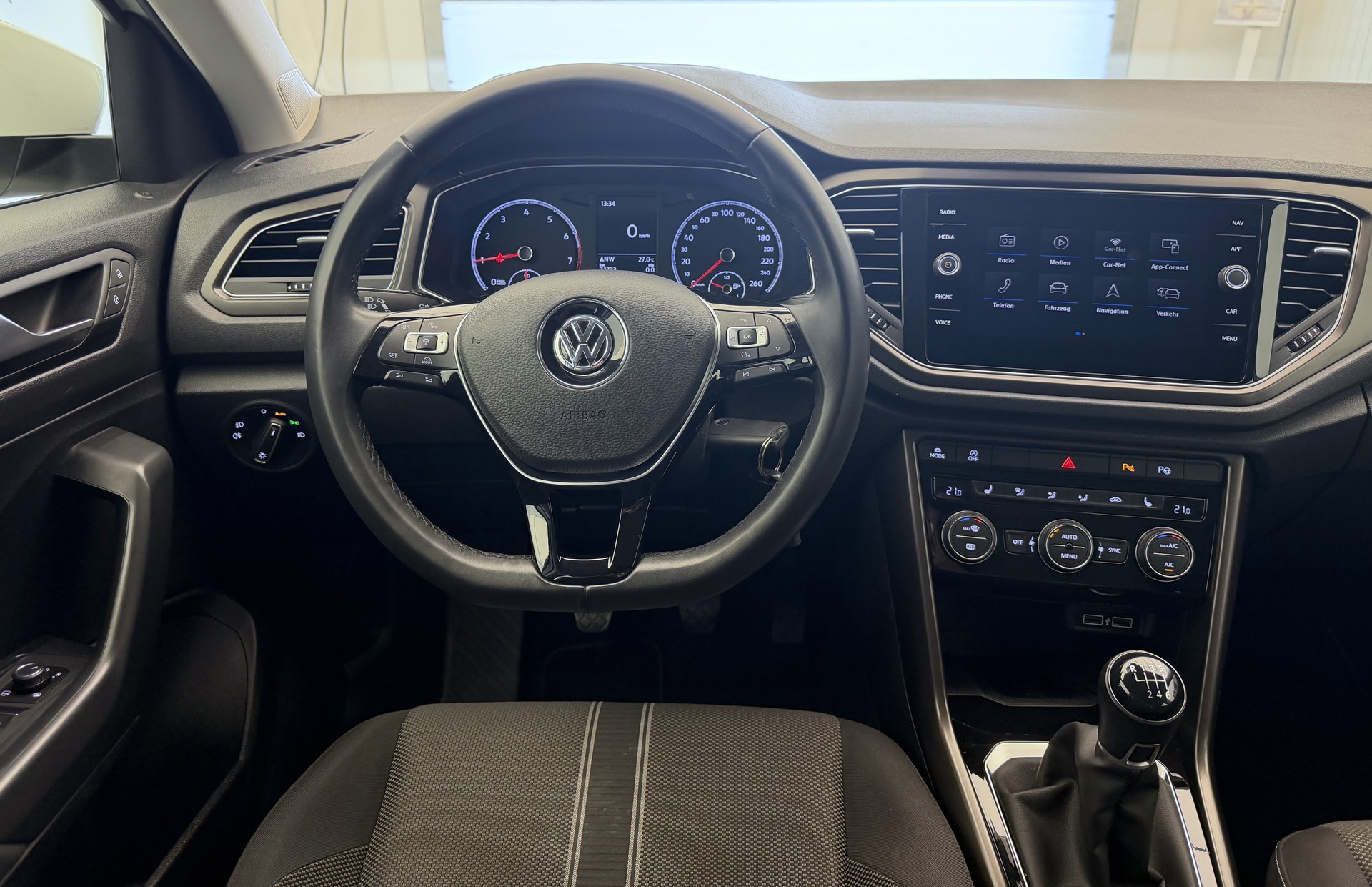 VW T-Roc 1.0 TSI Advance-image-7