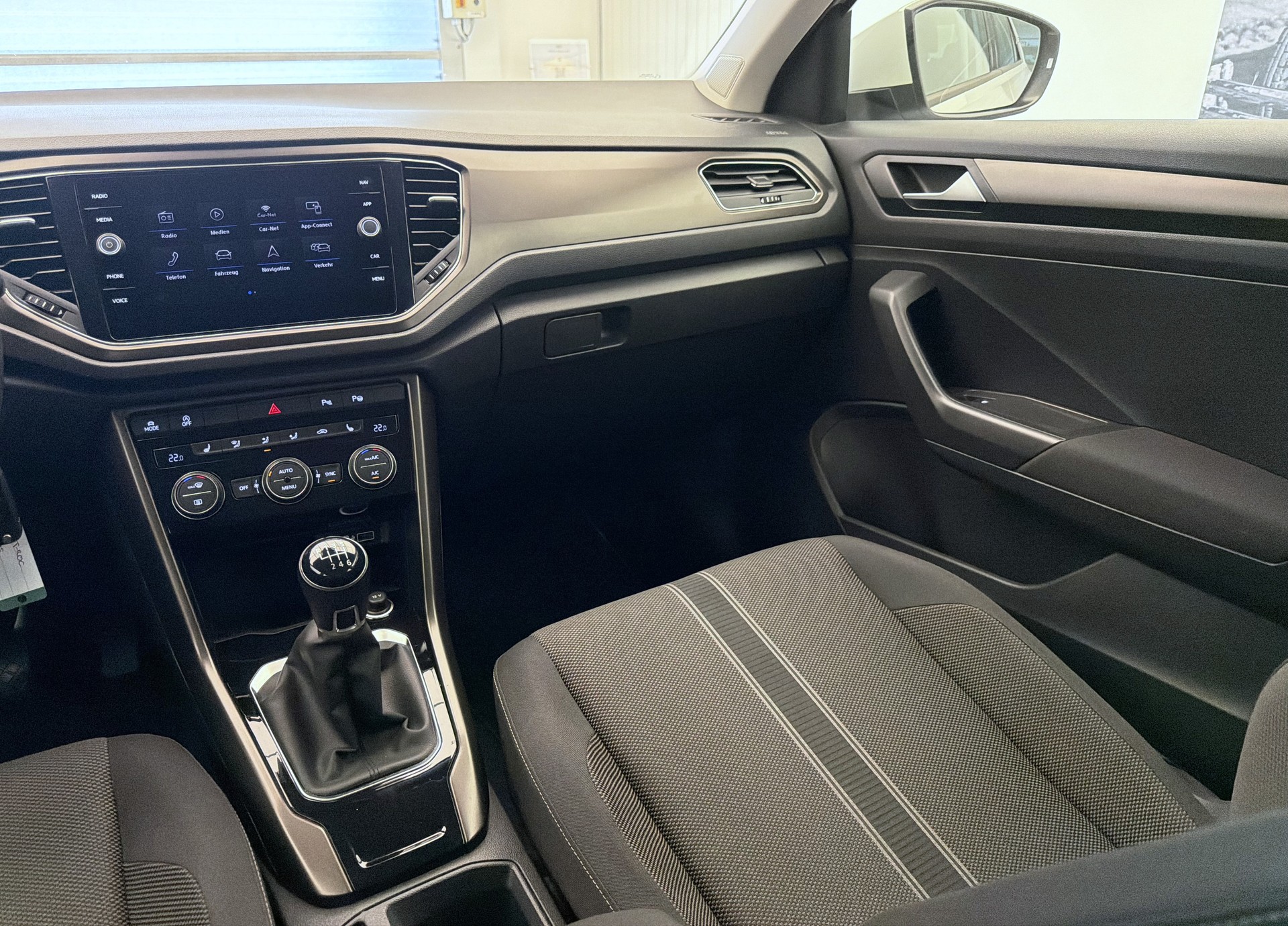 VW T-Roc 1.0 TSI Advance-image-14