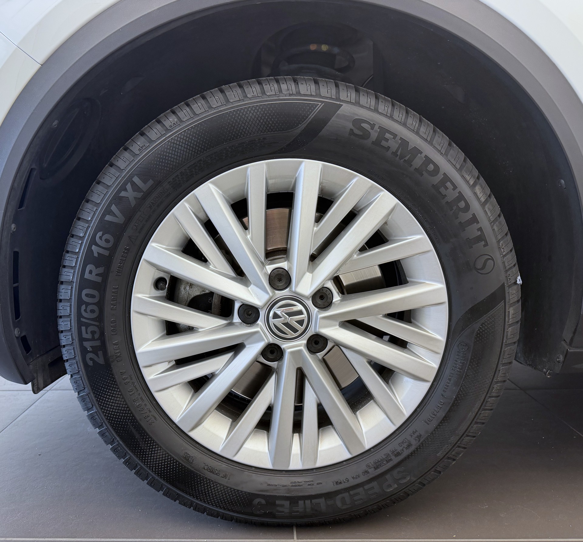 VW T-Roc 1.0 TSI Advance-image-2