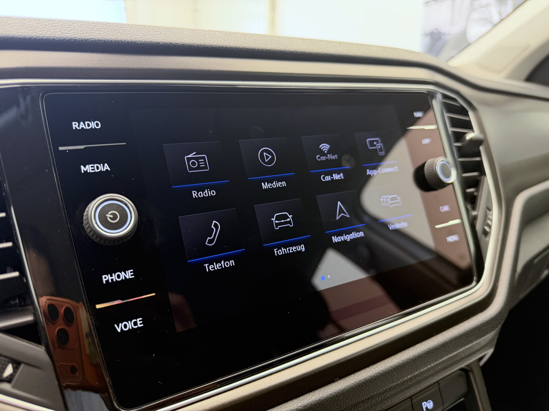 VW T-Roc 1.0 TSI Advance-image-11