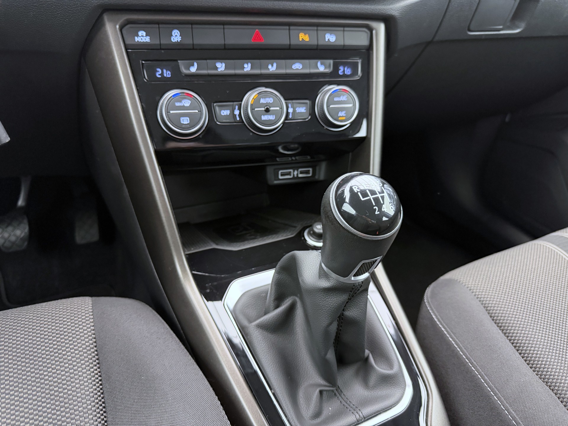 VW T-Roc 1.0 TSI Advance-image-10
