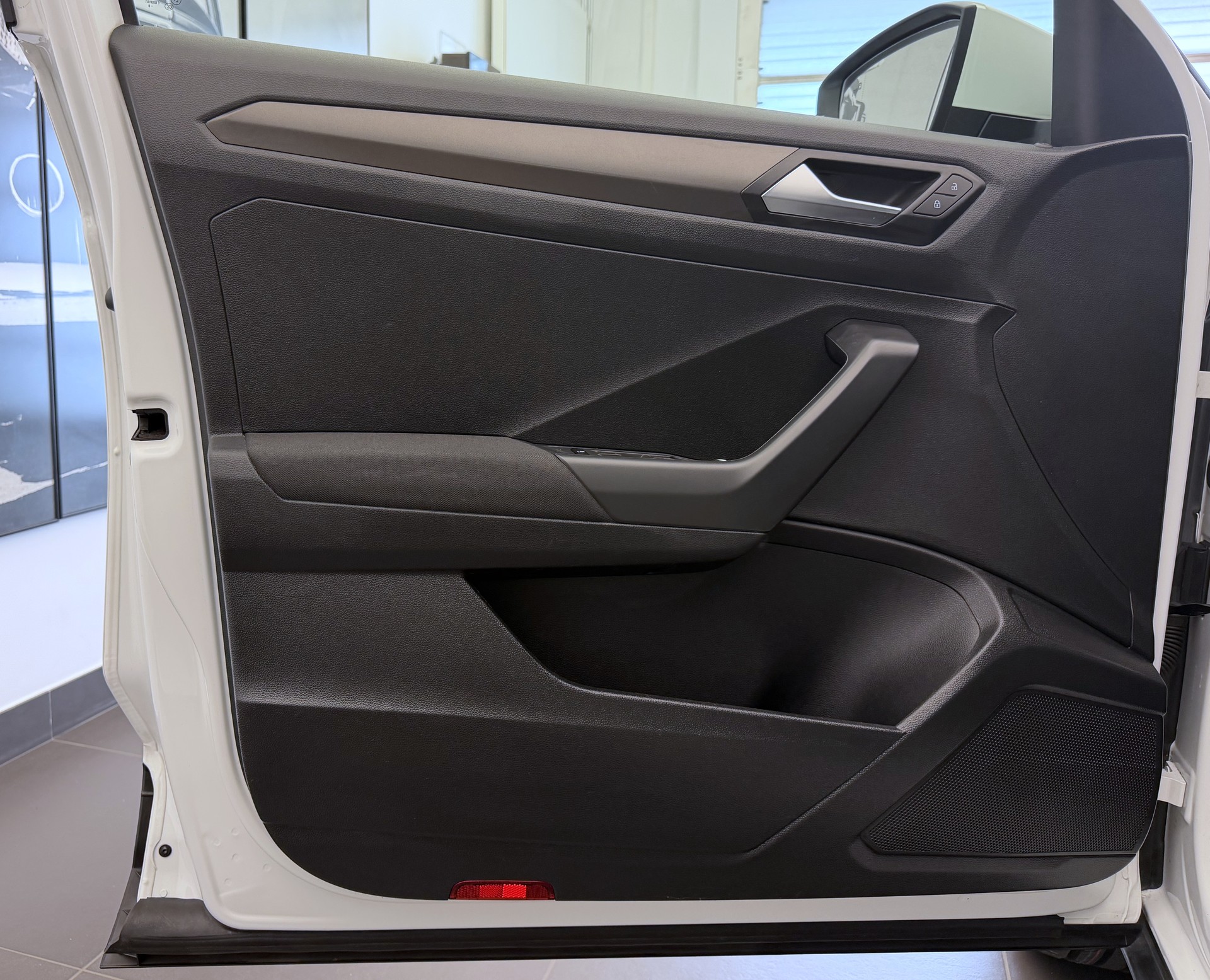 VW T-Roc 1.0 TSI Advance-image-3