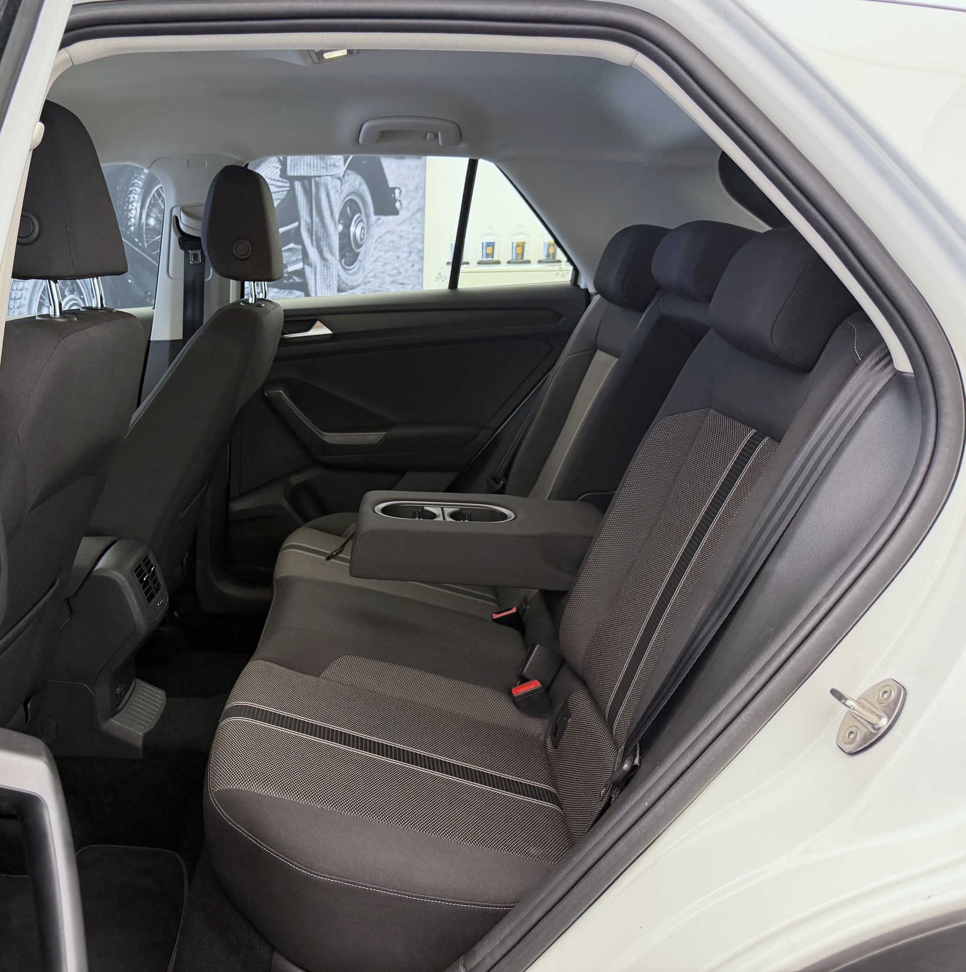 VW T-Roc 1.0 TSI Advance-image-17
