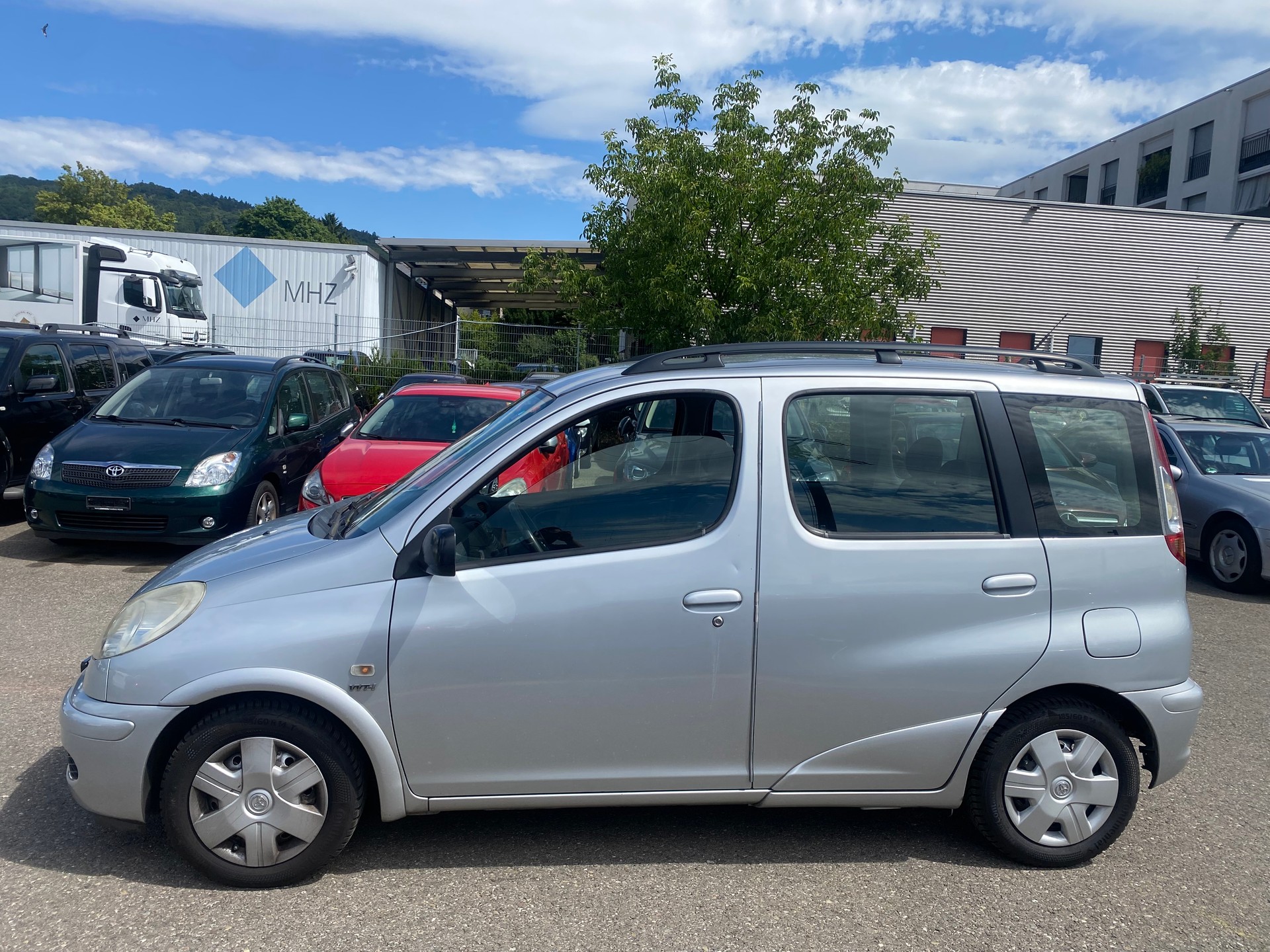 TOYOTA Yaris Verso 1.3 Linea Sol-image-4