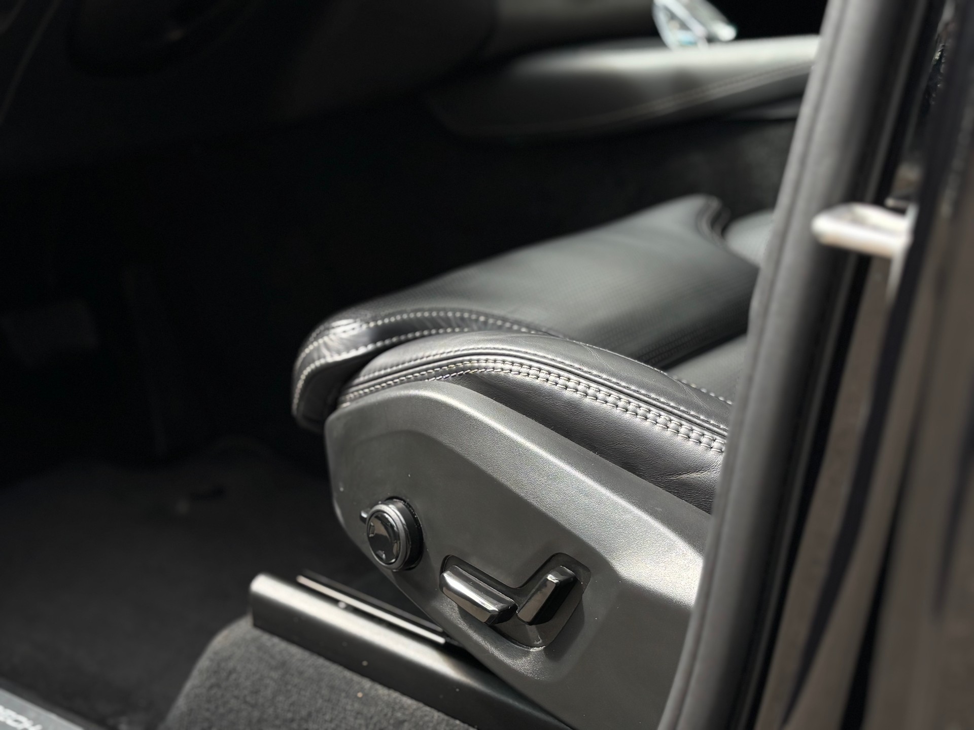 VOLVO XC90 2.0 T8 TE Xclusive Dark 7P. eAWD-image-18