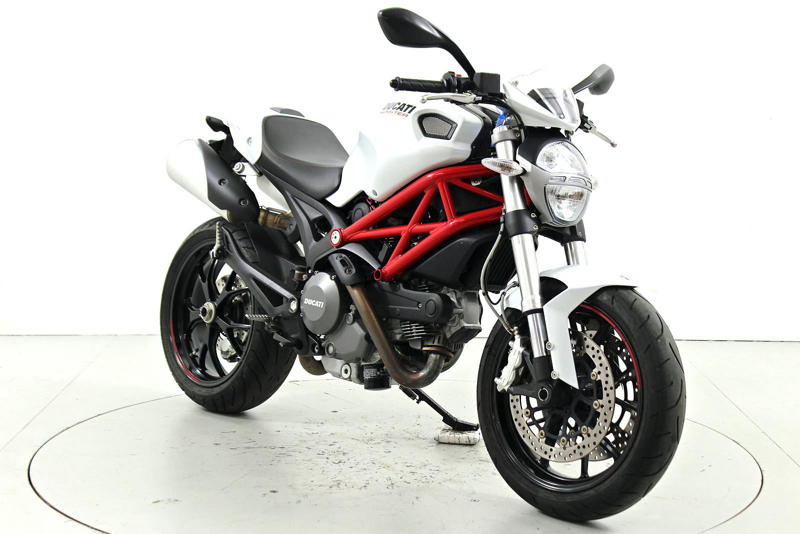 DUCATI Monster 796 ABS-showroom-element-1