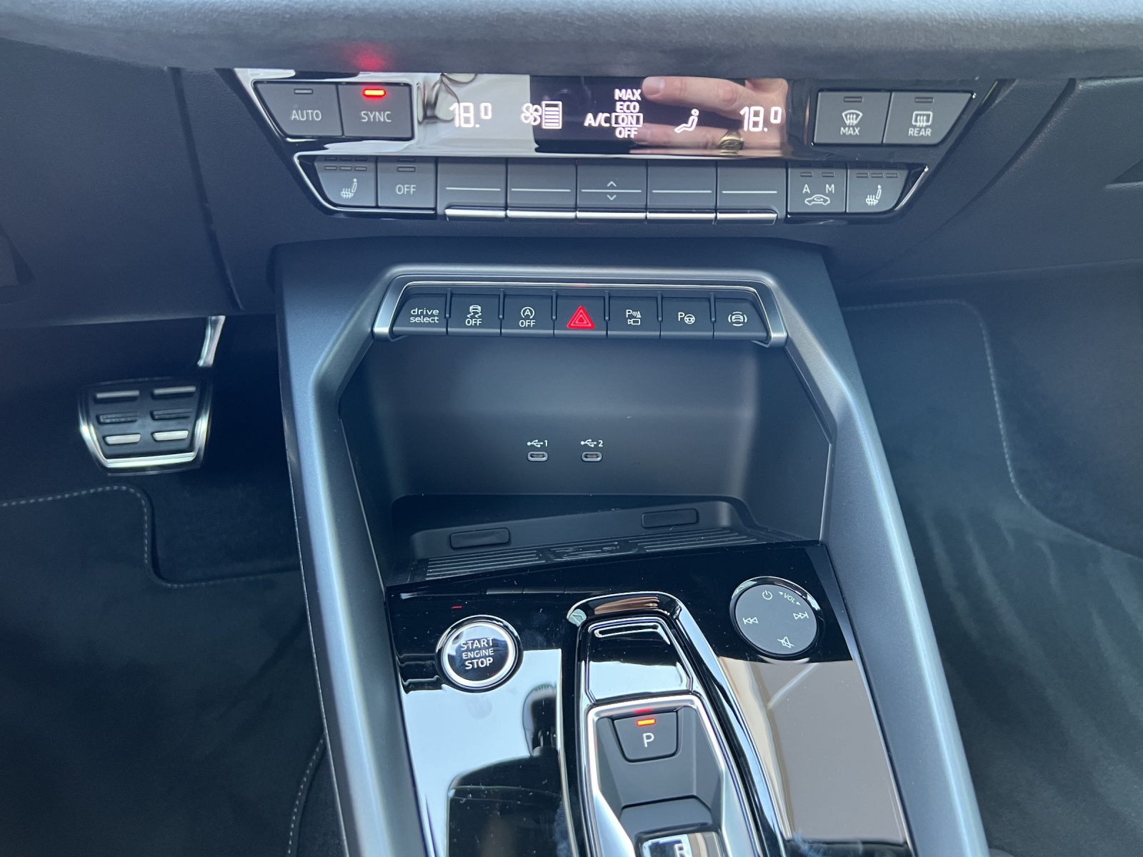 AUDI A3 Sportback TFSI 150 kW quattro S line S tronic-image-12
