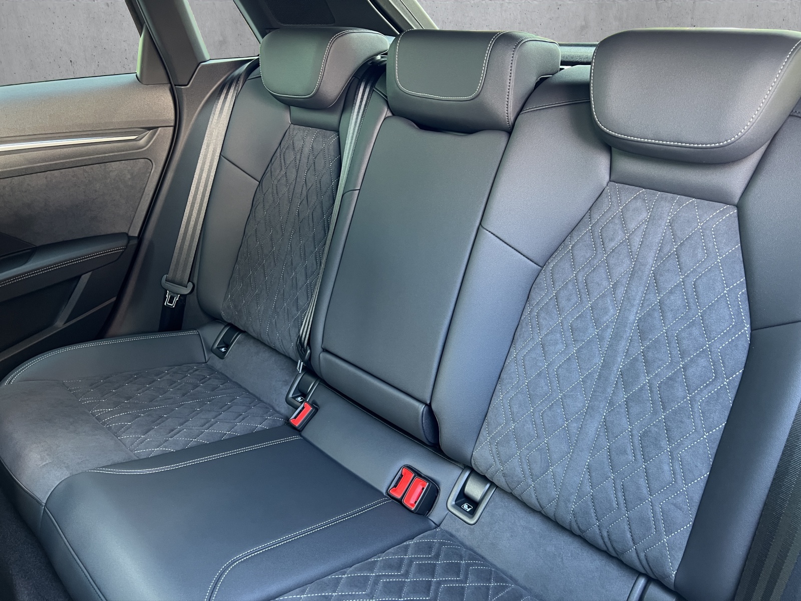 AUDI A3 Sportback TFSI 150 kW quattro S line S tronic-image-13
