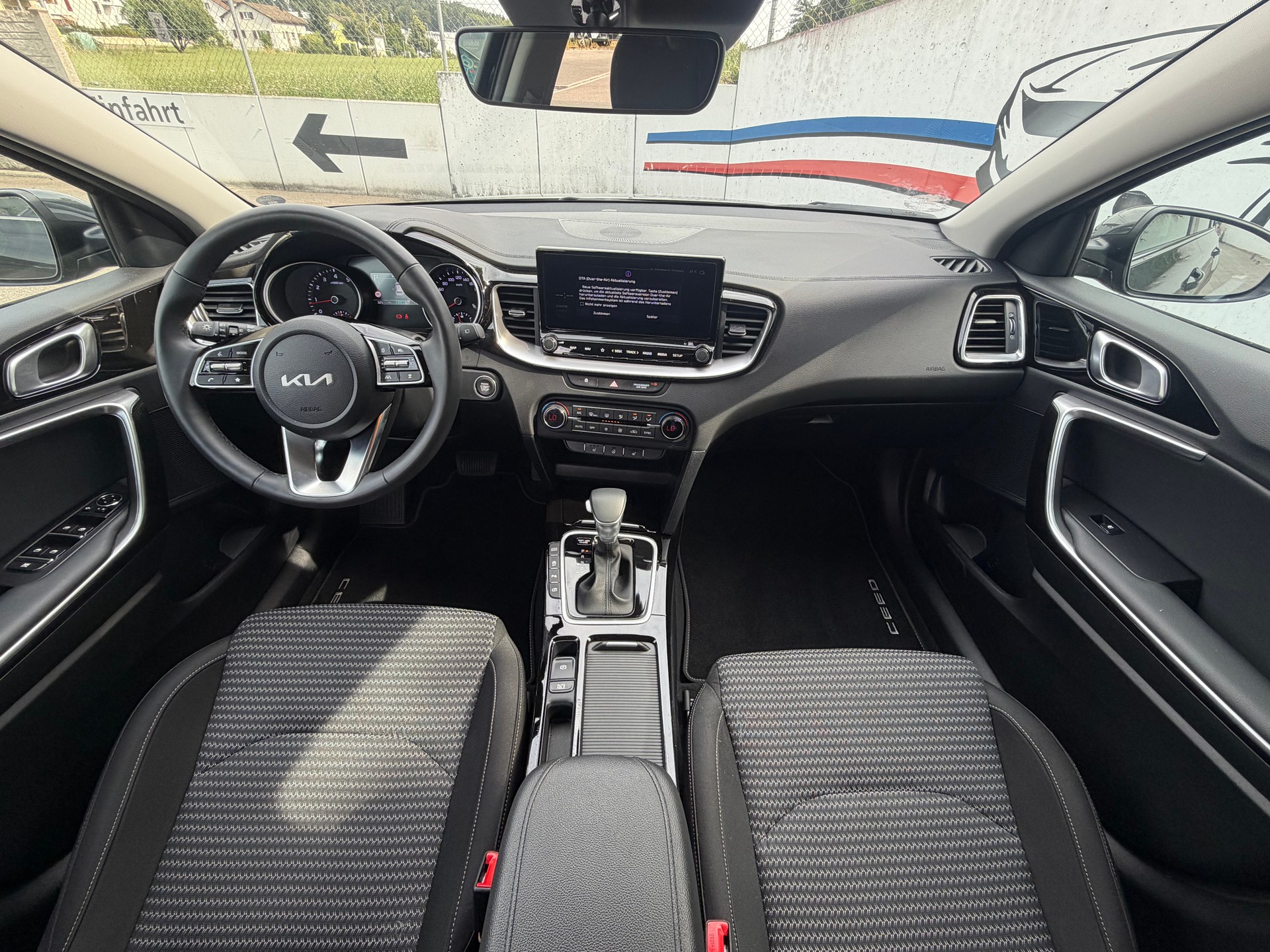 KIA Ceed 1.5 T-GDi MHEV Ultimate-image-5