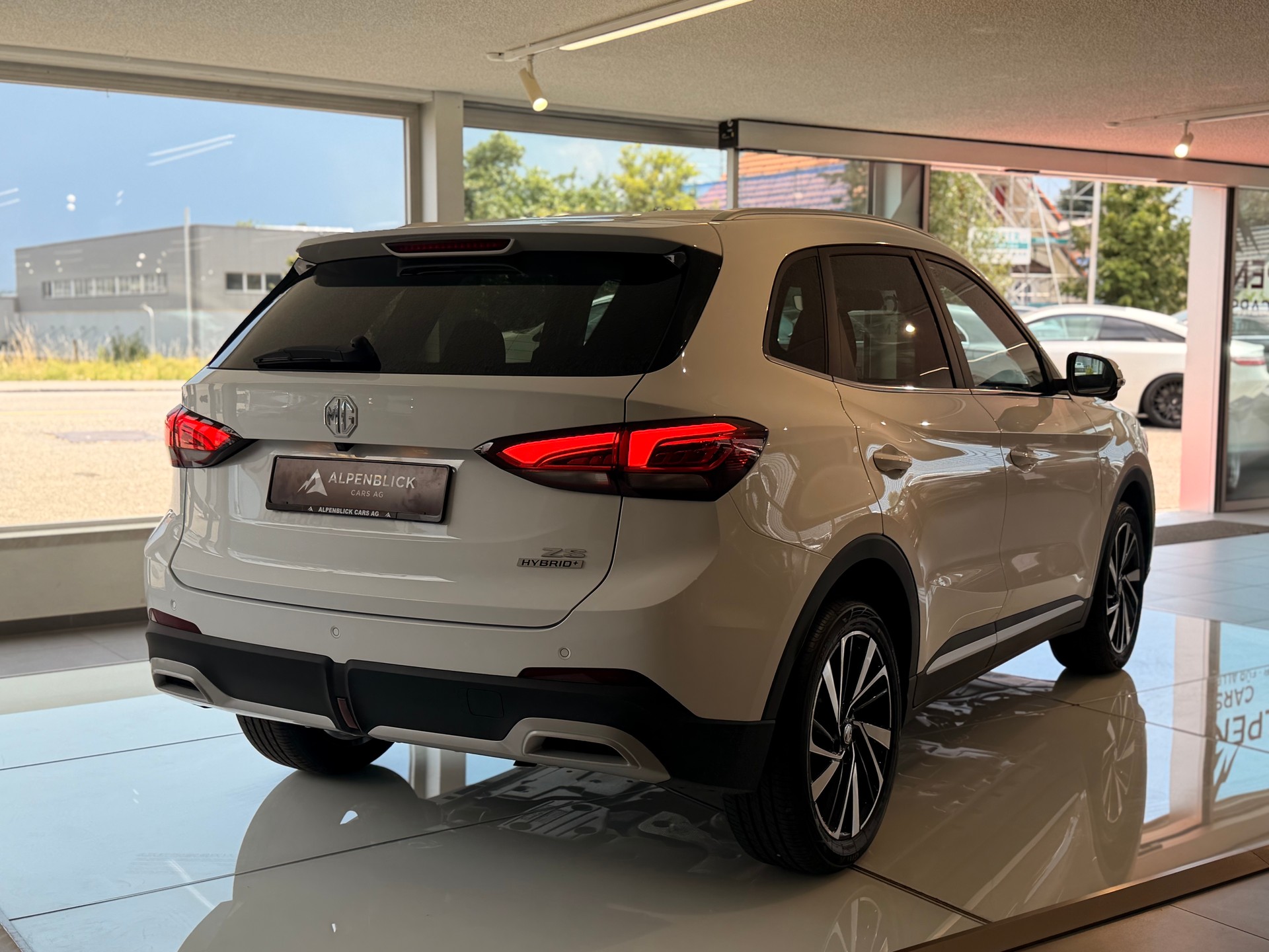 MG ZS 1.5 HEV Luxury-image-9