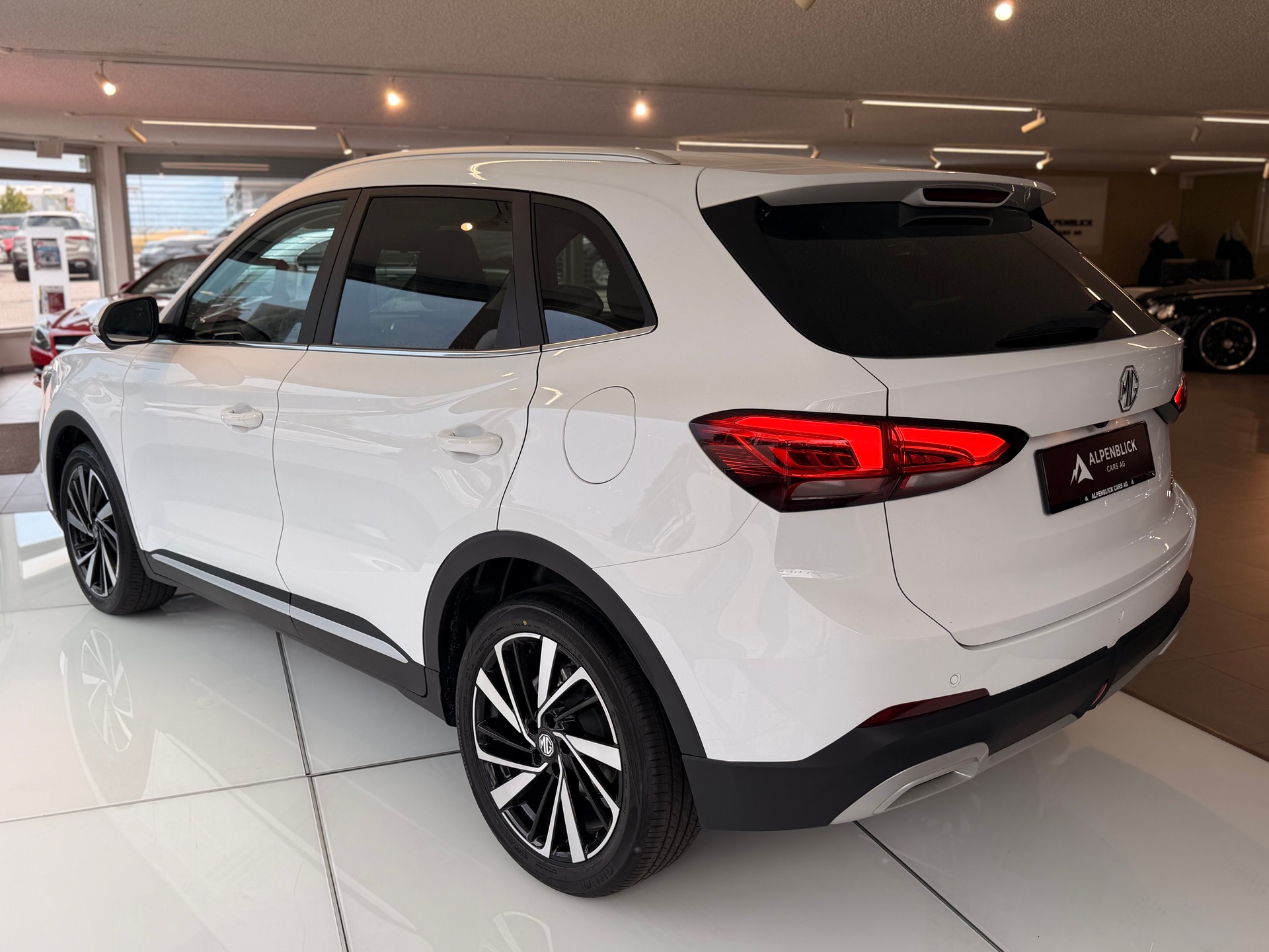 MG ZS 1.5 HEV Luxury-image-13