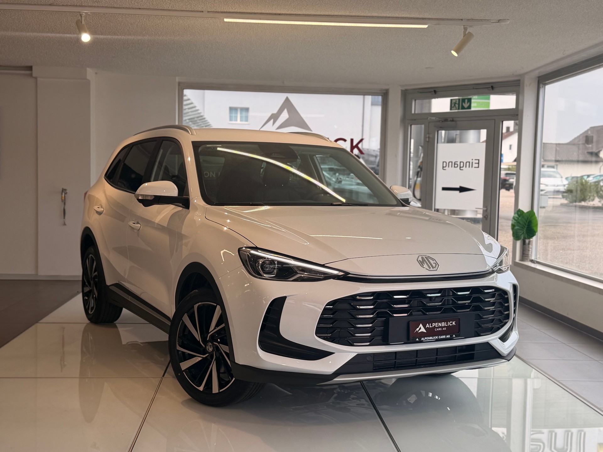 MG ZS 1.5 HEV Luxury-image-0